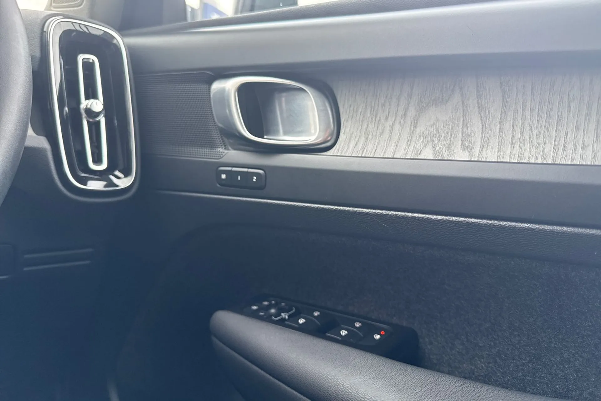 Volvo XC40 thumbnail image number 43