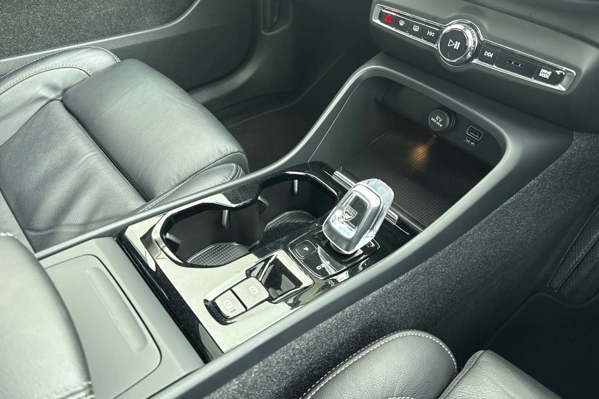 Volvo XC40 thumbnail image number 44