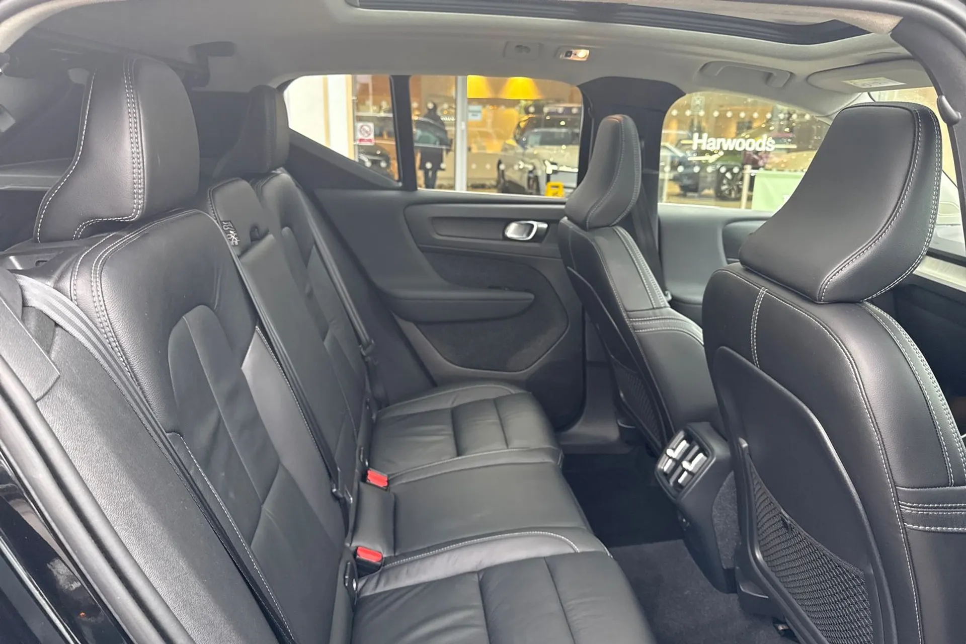 Volvo XC40 thumbnail image number 23