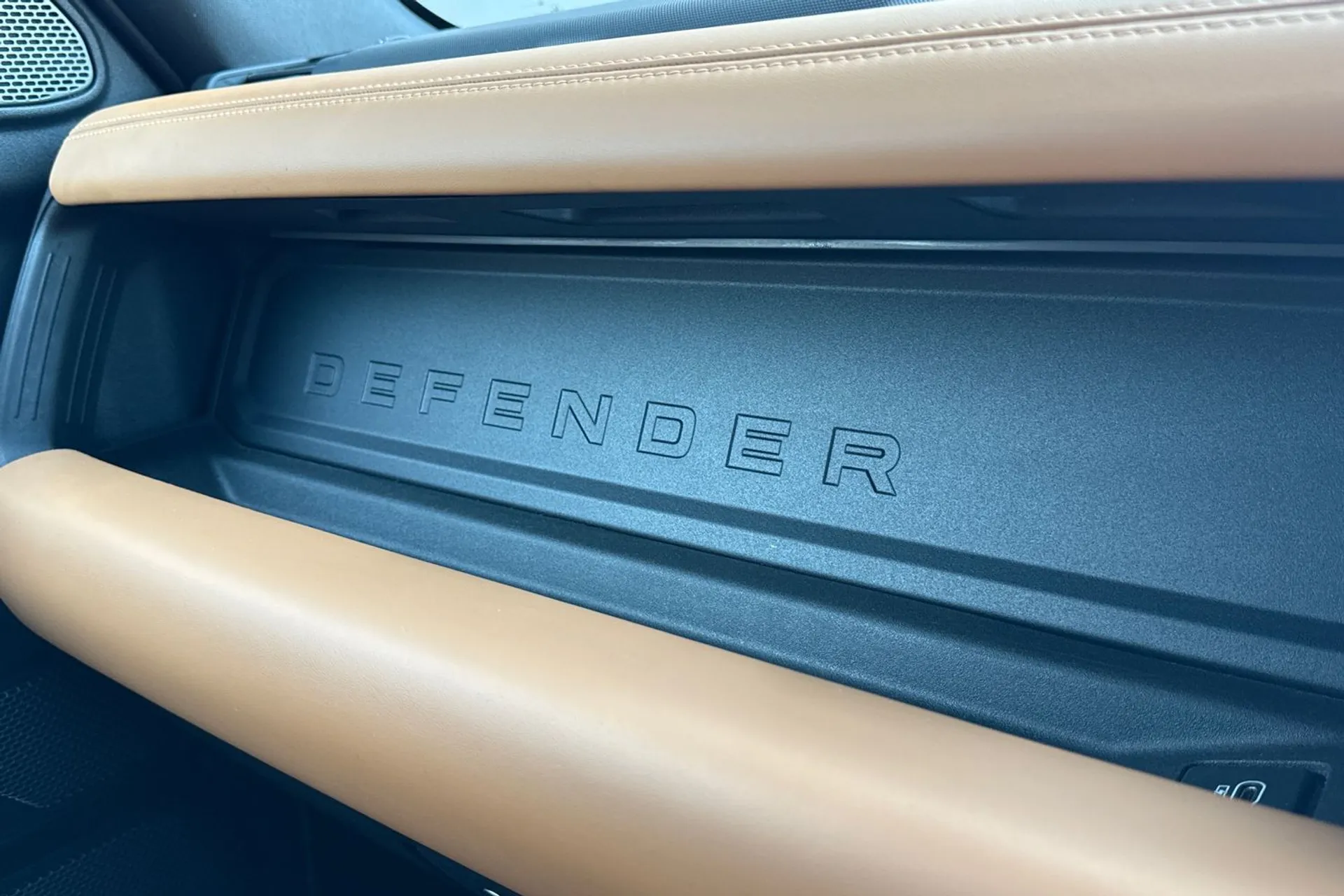 LAND ROVER DEFENDER thumbnail image number 68