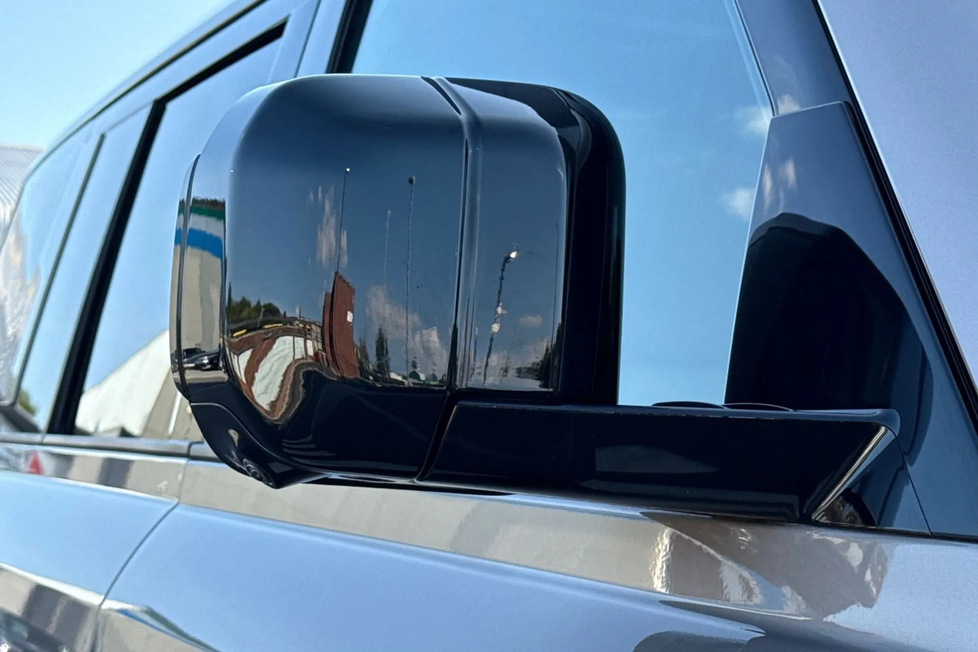 LAND ROVER DEFENDER thumbnail image number 35