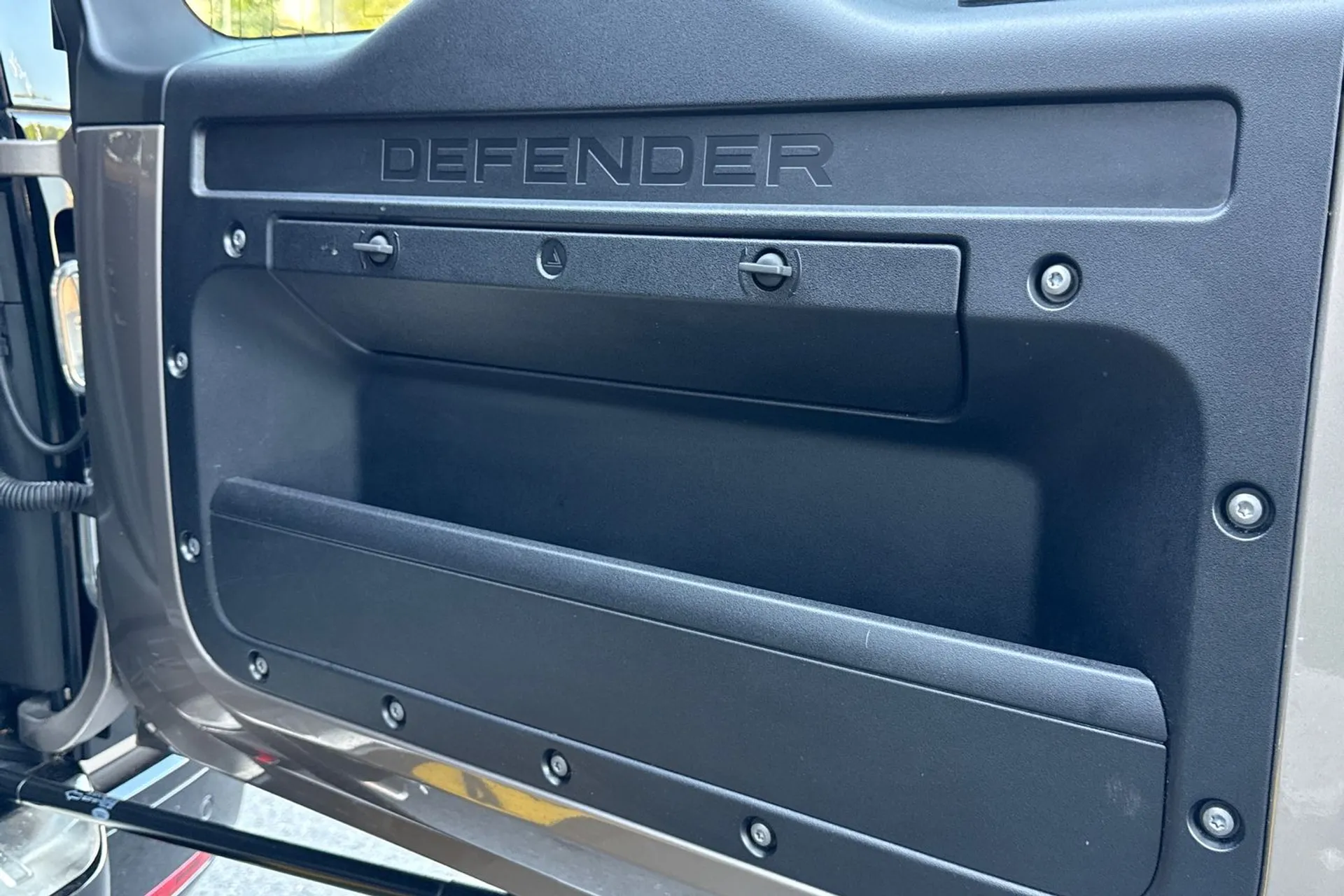 LAND ROVER DEFENDER thumbnail image number 49