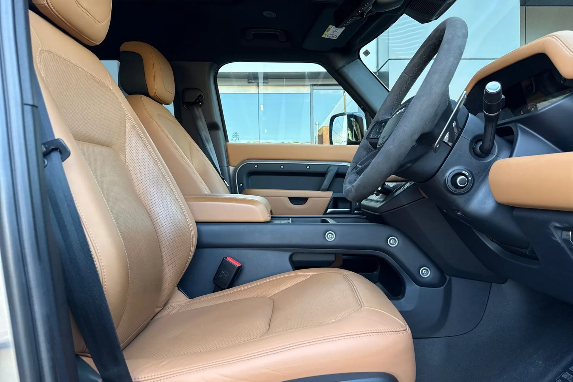 LAND ROVER DEFENDER thumbnail image number 37