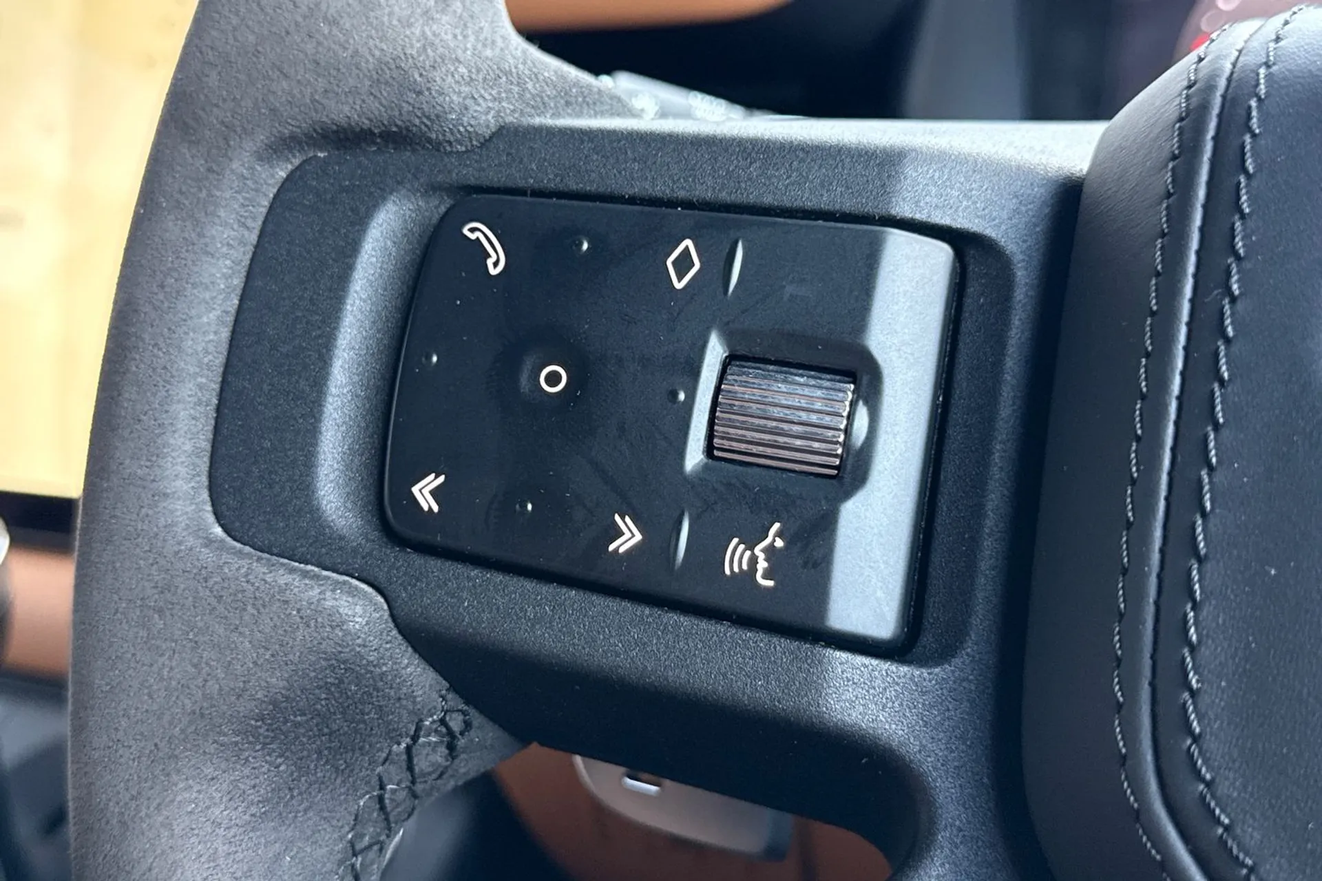 LAND ROVER DEFENDER thumbnail image number 29