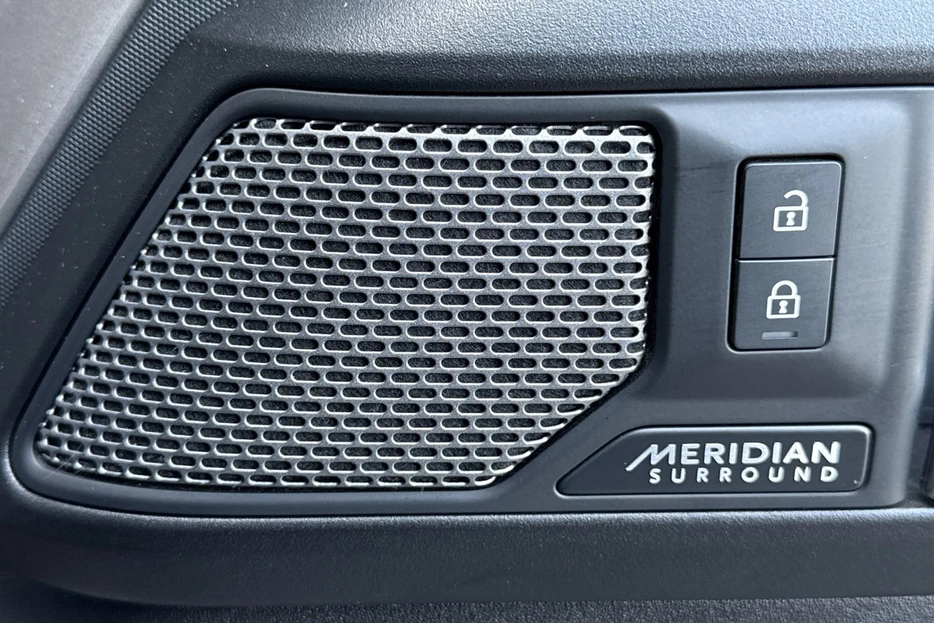 LAND ROVER DEFENDER thumbnail image number 41
