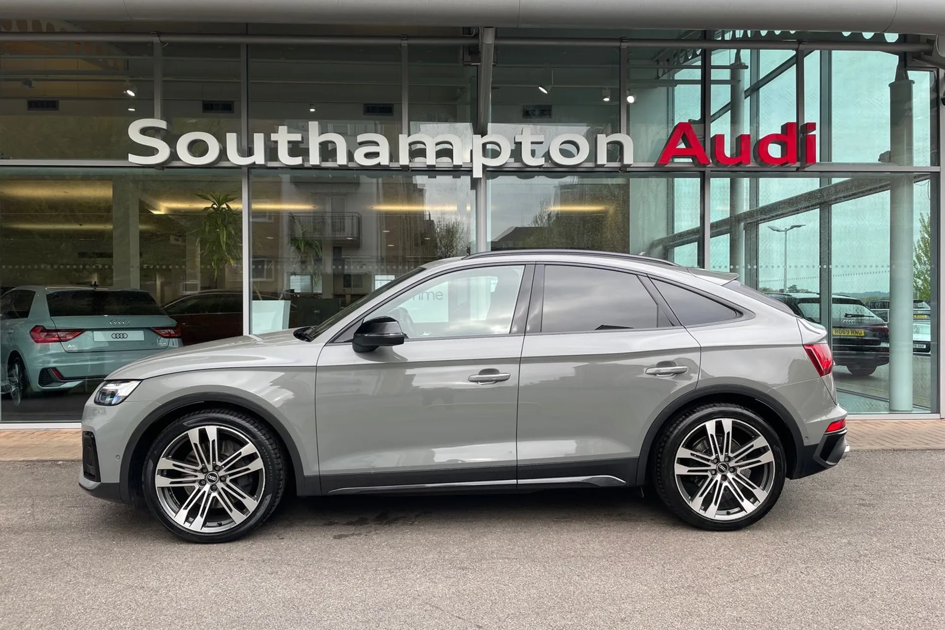 Audi Q5 thumbnail image number 9