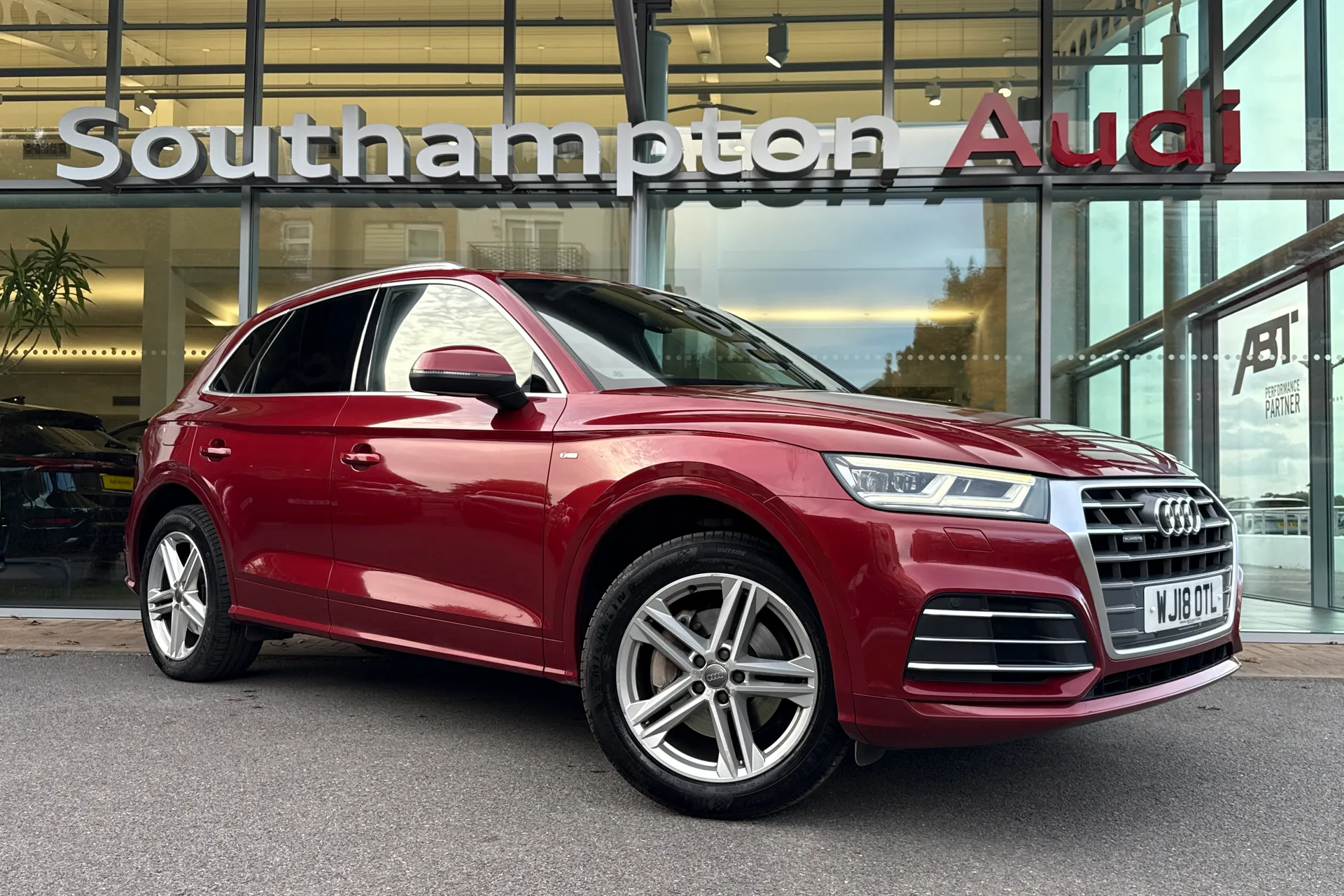 Audi Q5 focused image