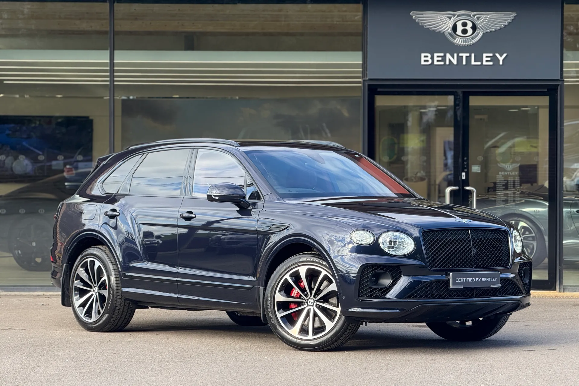 Bentley BENTAYGA focused image