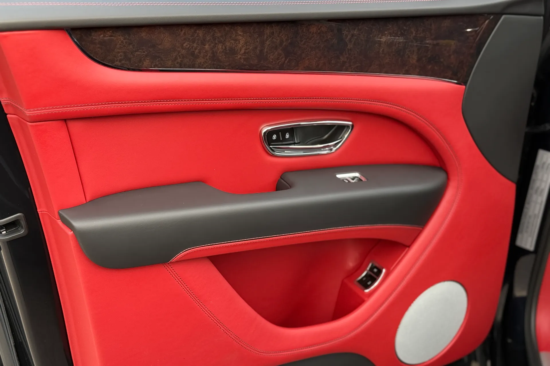 Bentley BENTAYGA thumbnail image number 14