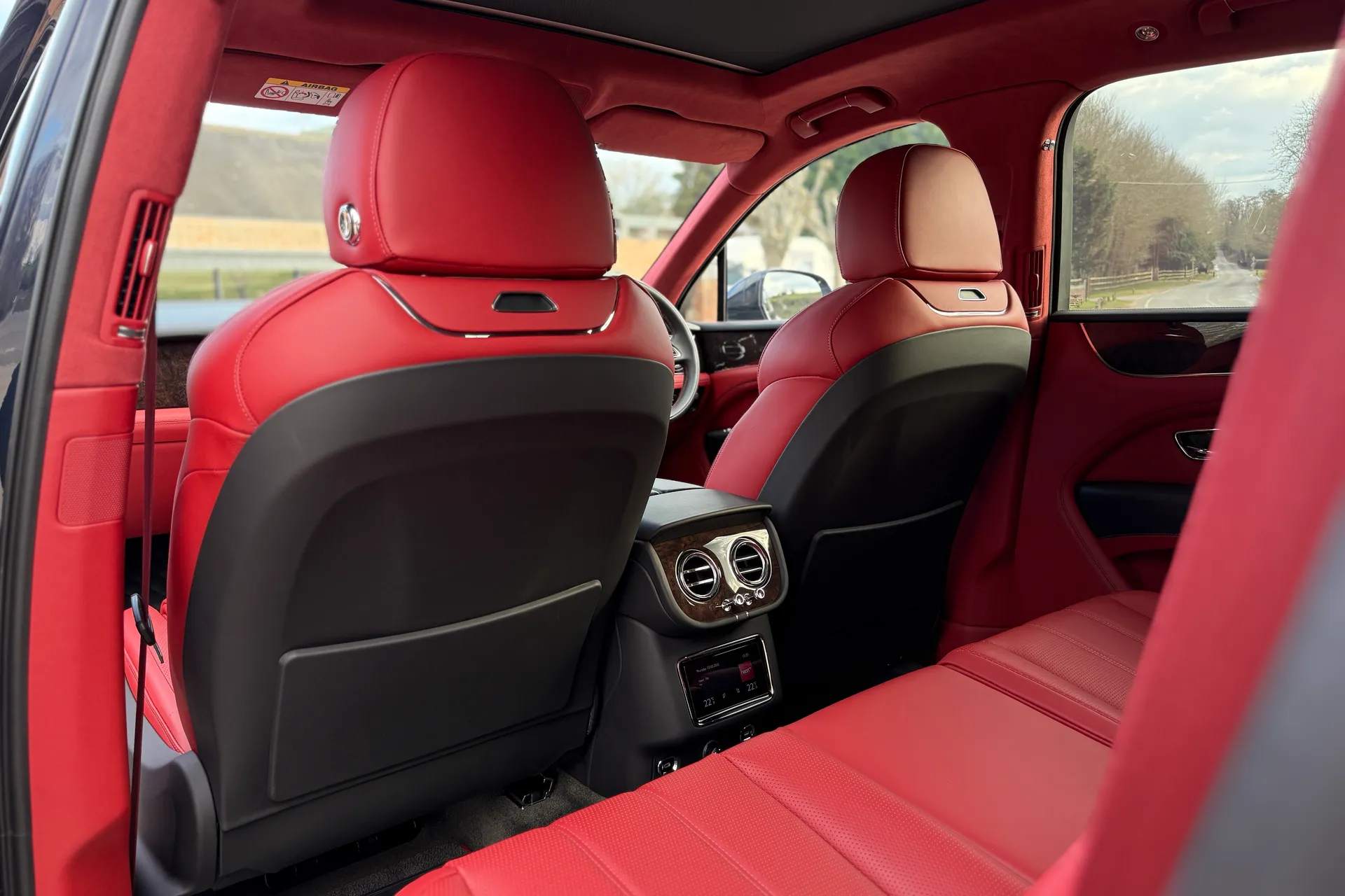 Bentley BENTAYGA thumbnail image number 4