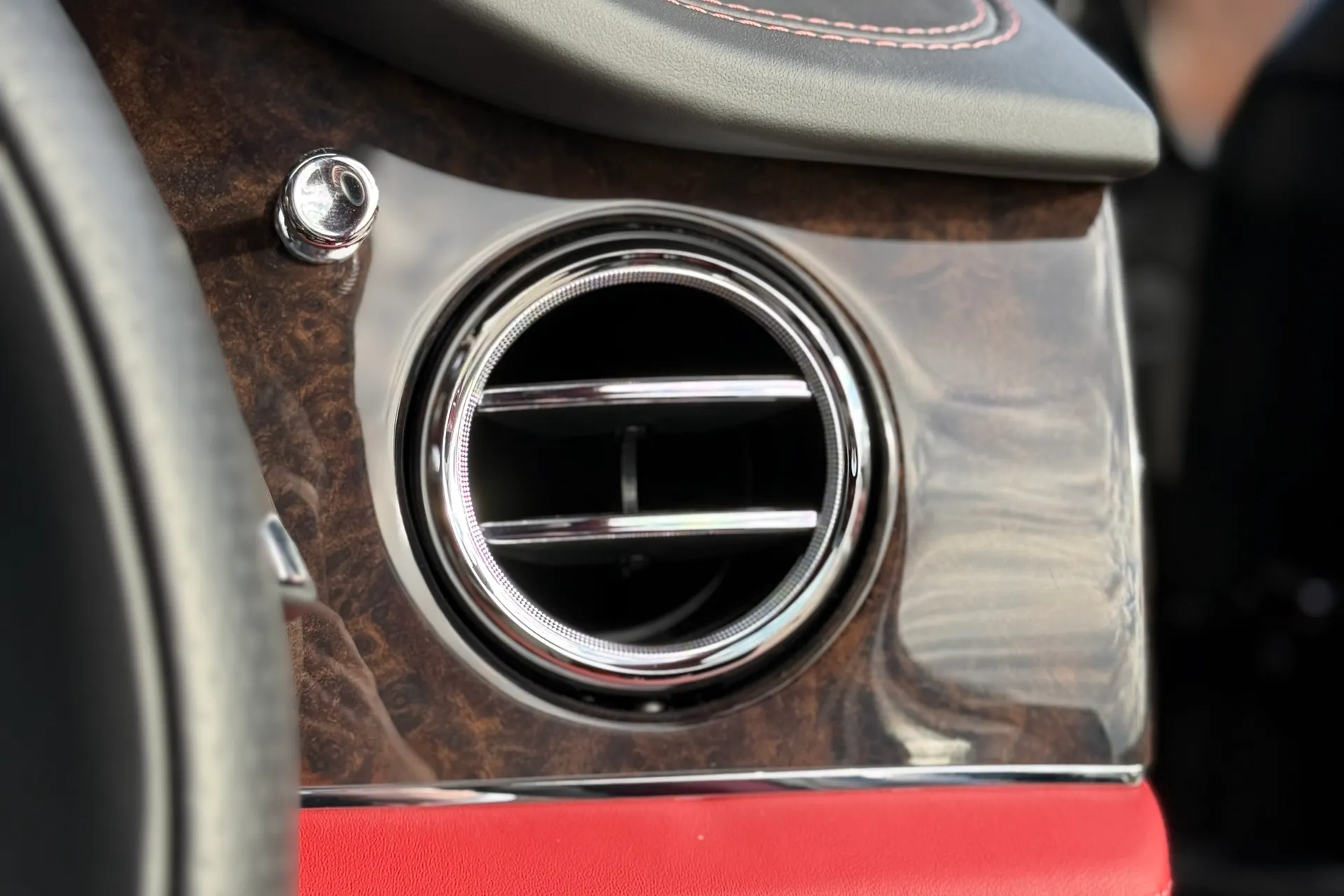 Bentley BENTAYGA thumbnail image number 11