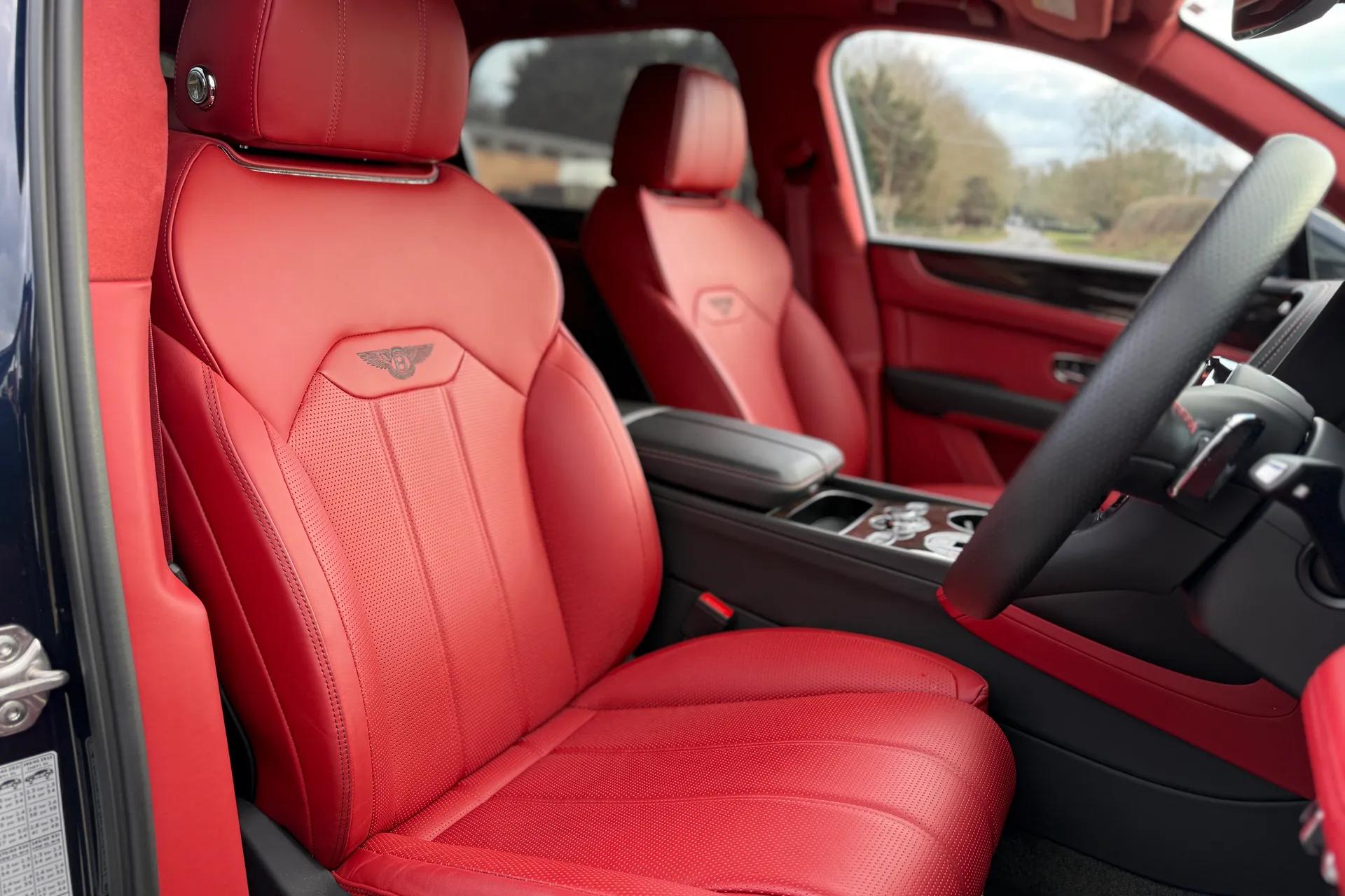 Bentley BENTAYGA thumbnail image number 25