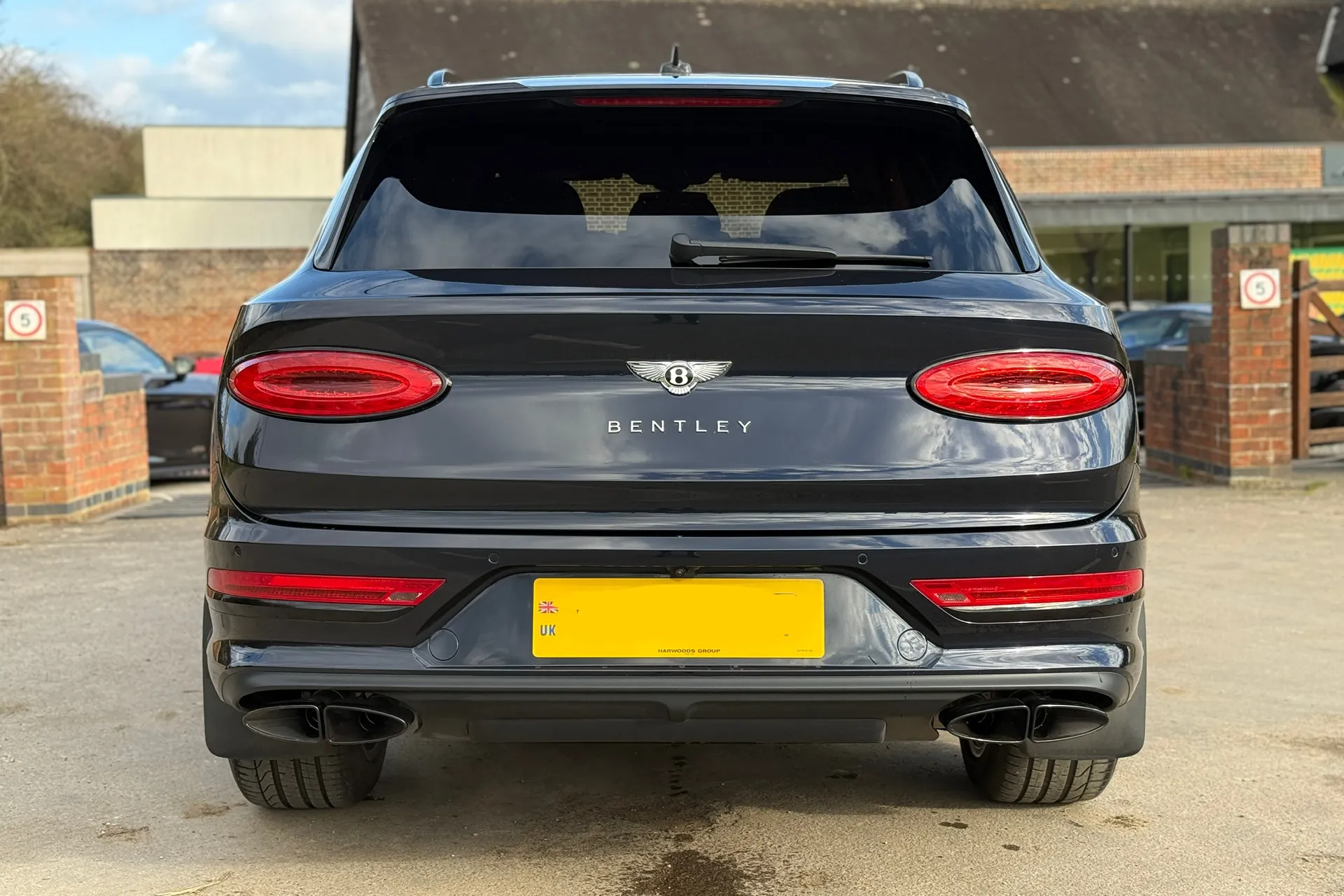 Bentley BENTAYGA thumbnail image number 13