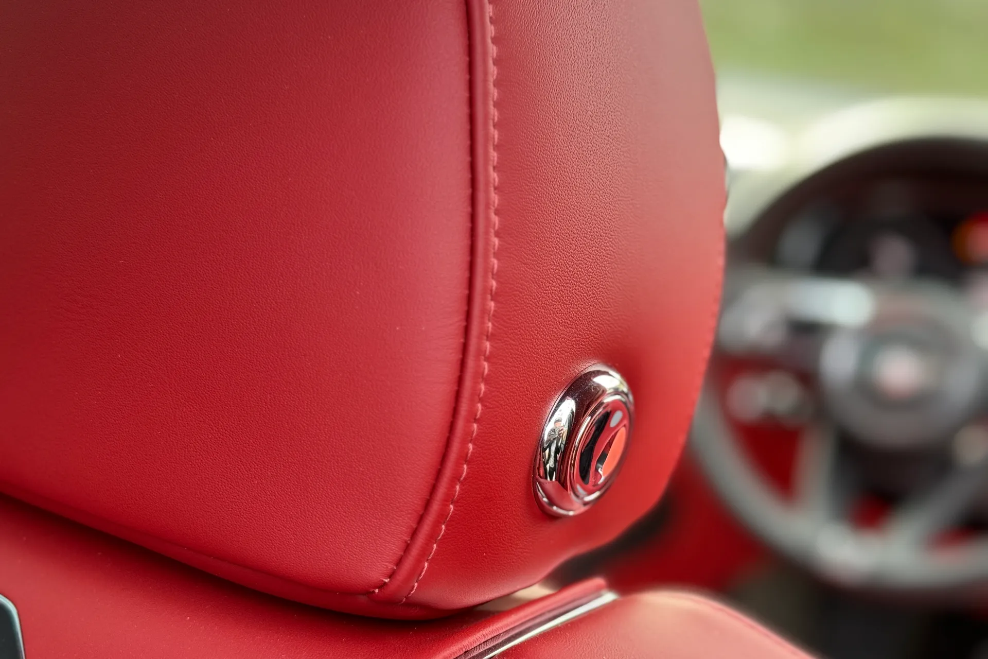 Bentley BENTAYGA thumbnail image number 32