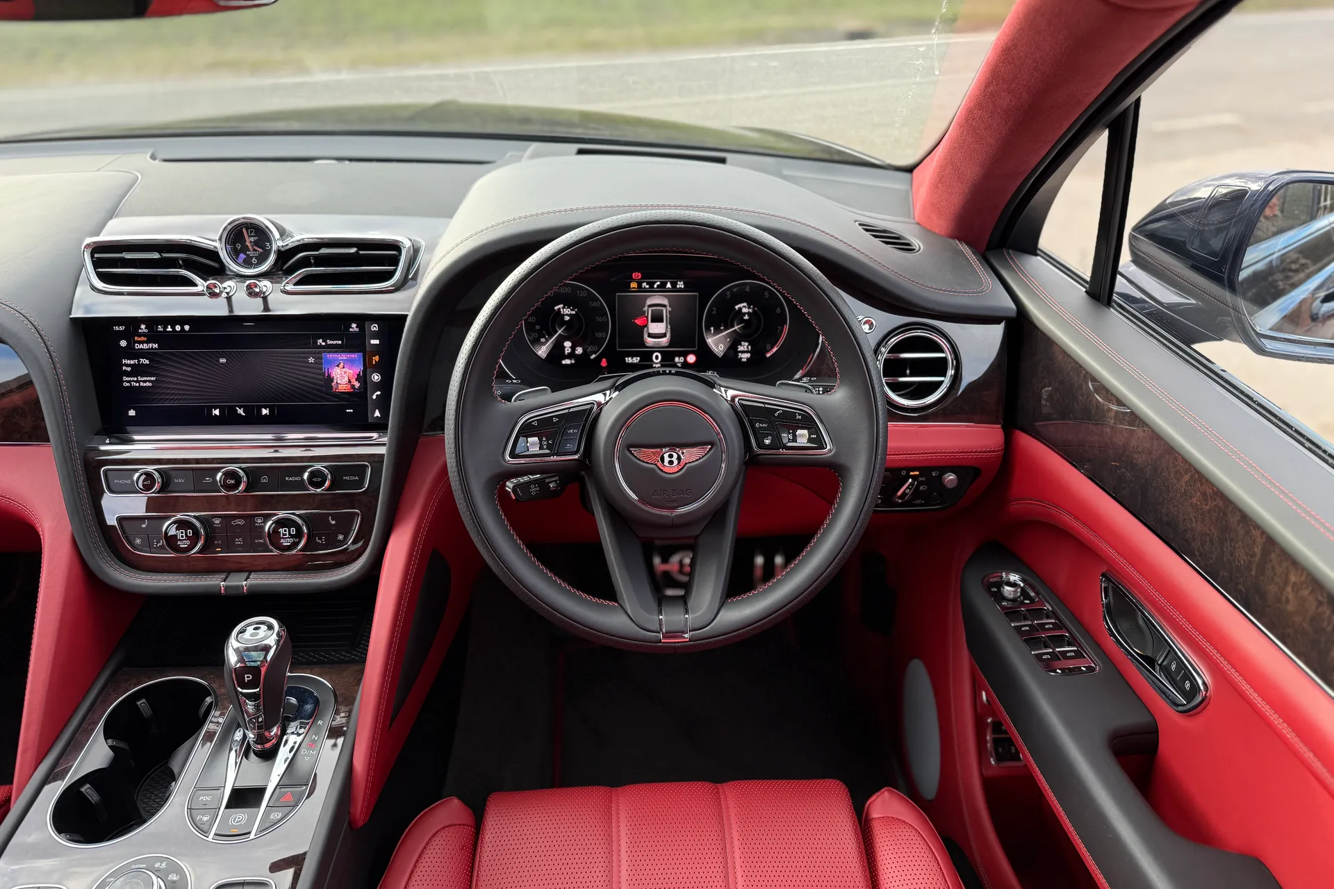 Bentley BENTAYGA thumbnail image number 40