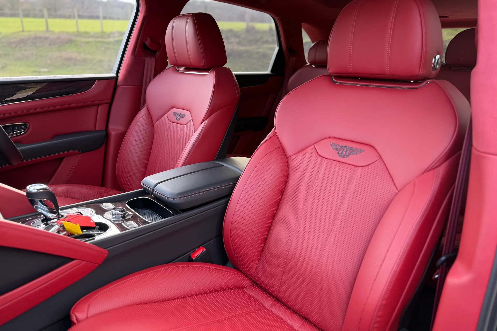 Bentley BENTAYGA thumbnail image number 19