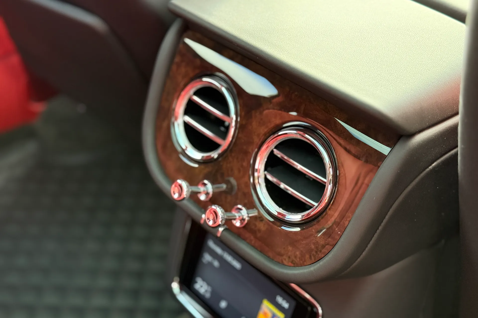 Bentley BENTAYGA thumbnail image number 31