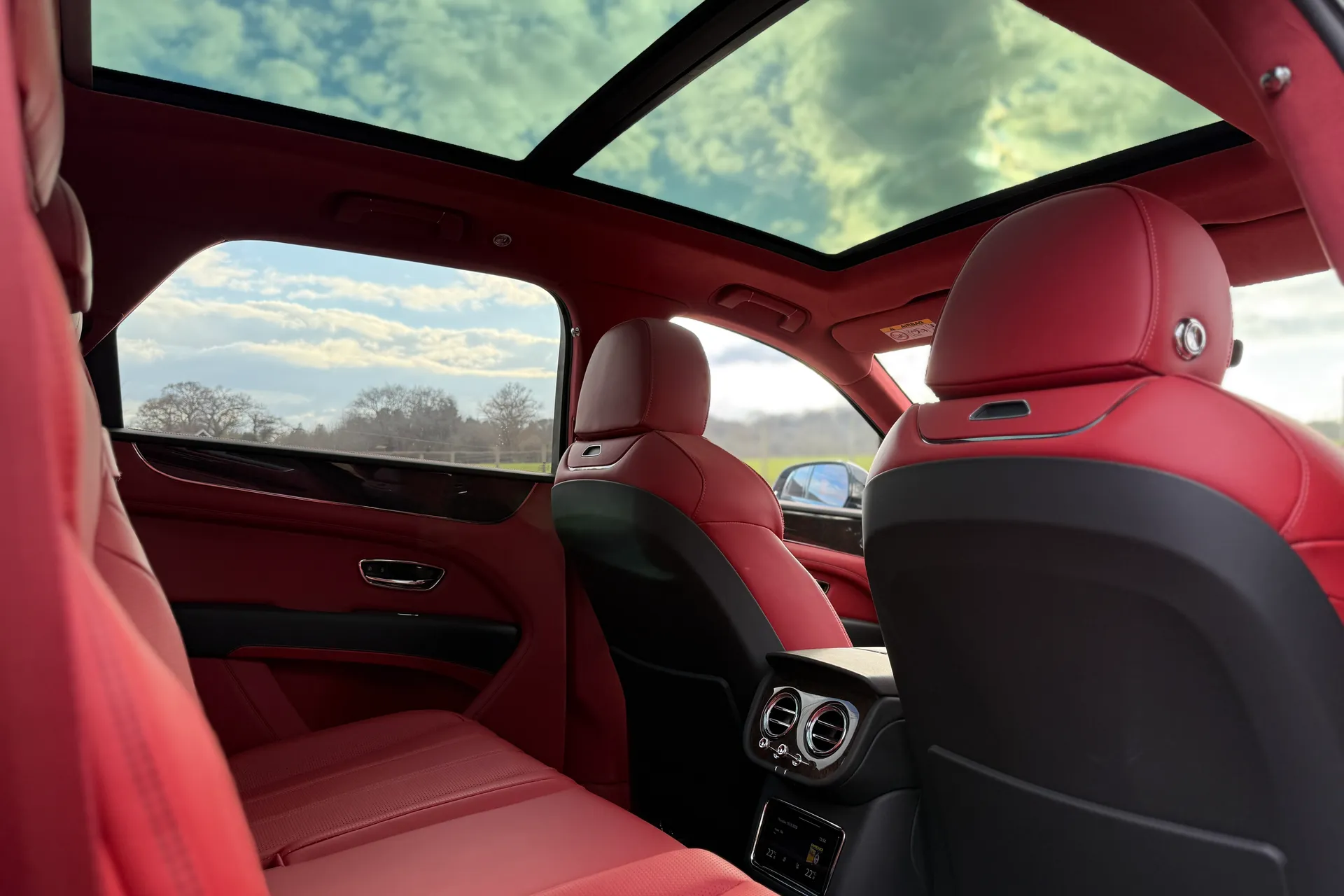 Bentley BENTAYGA thumbnail image number 29