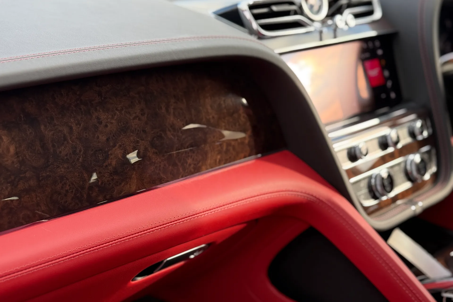 Bentley BENTAYGA thumbnail image number 16