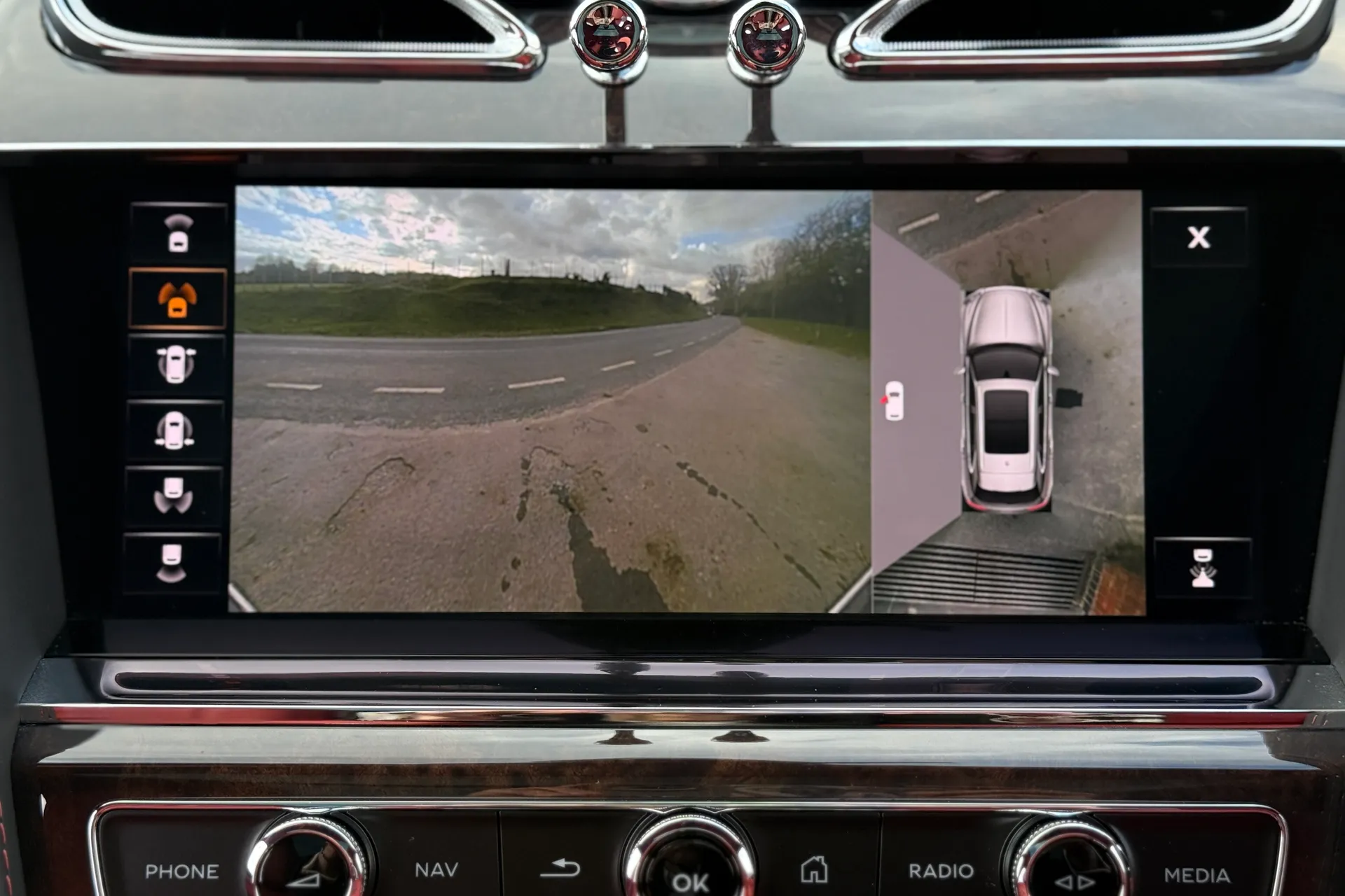 Bentley BENTAYGA thumbnail image number 49