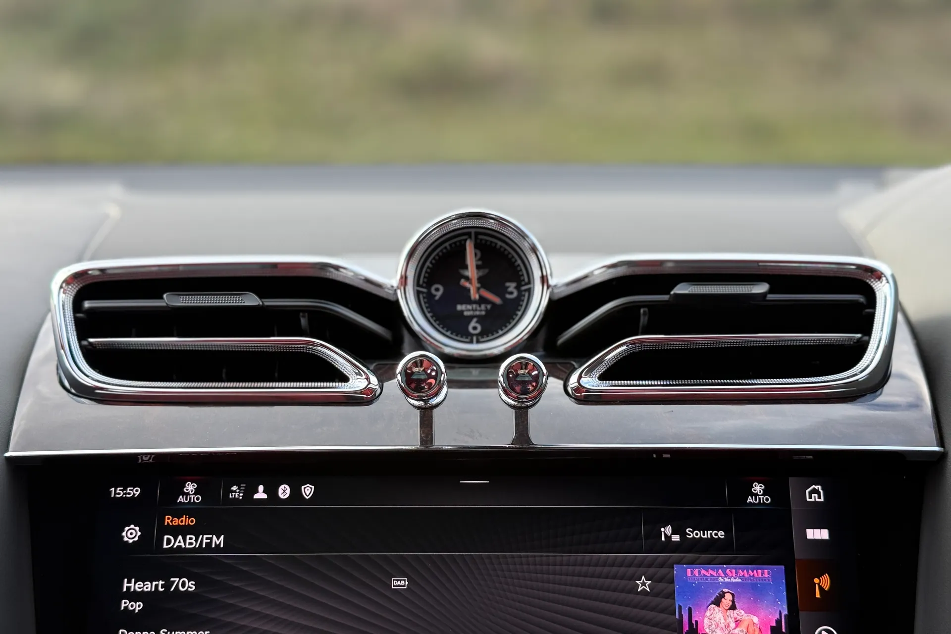 Bentley BENTAYGA thumbnail image number 46