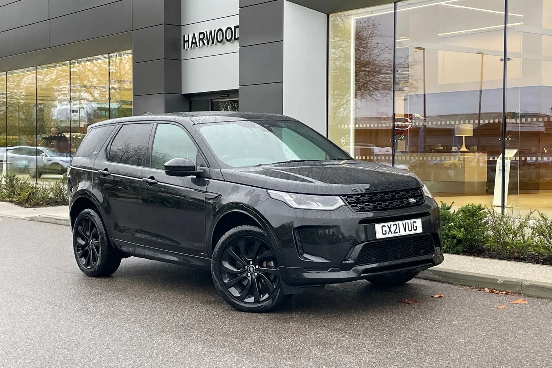 LAND ROVER DISCOVERY SPORT focused image