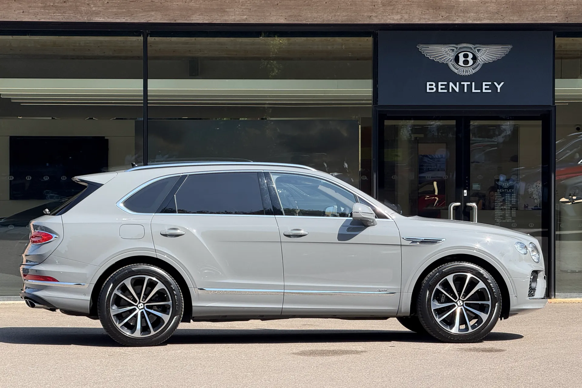 Bentley BENTAYGA thumbnail image number 2