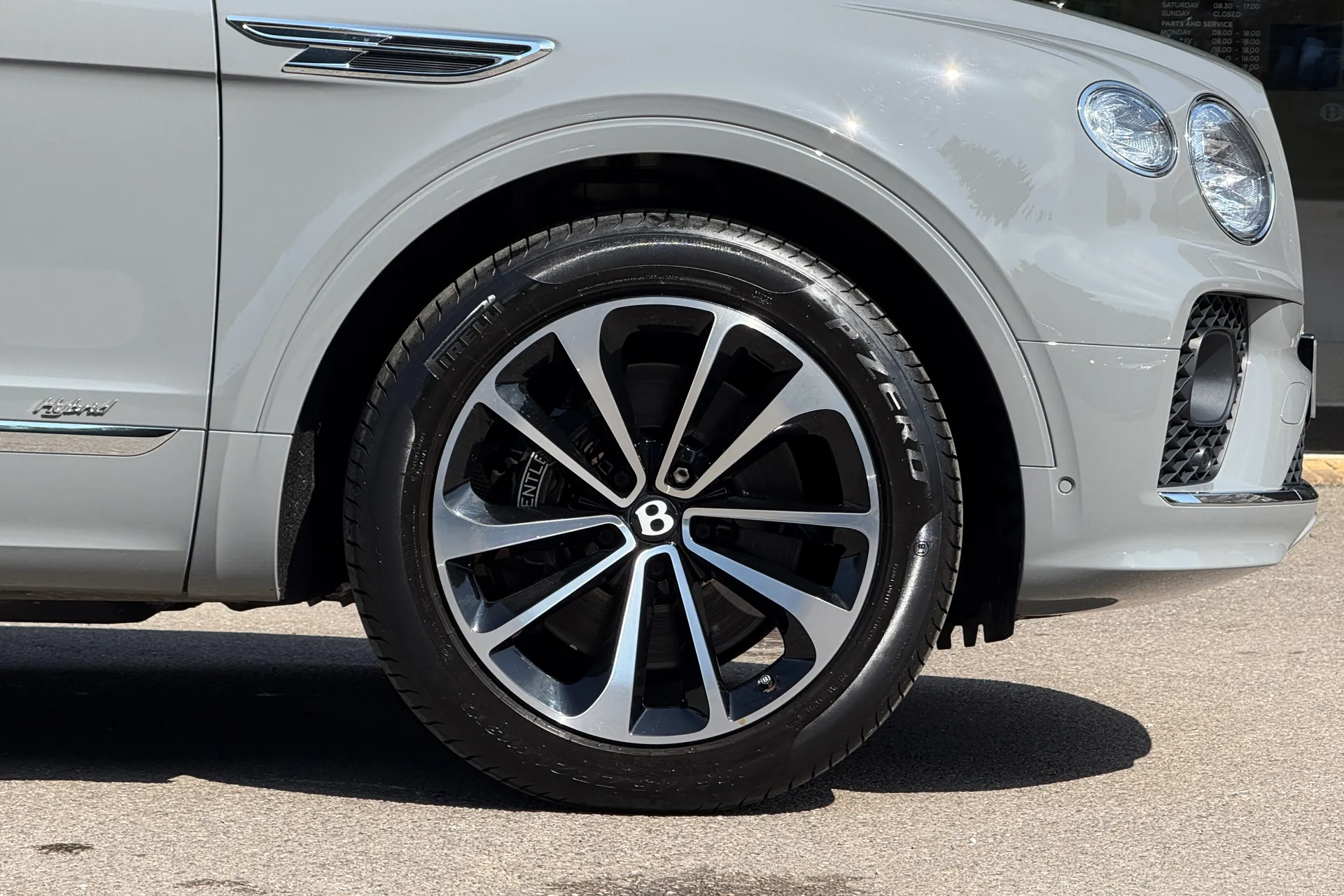 Bentley BENTAYGA thumbnail image number 5