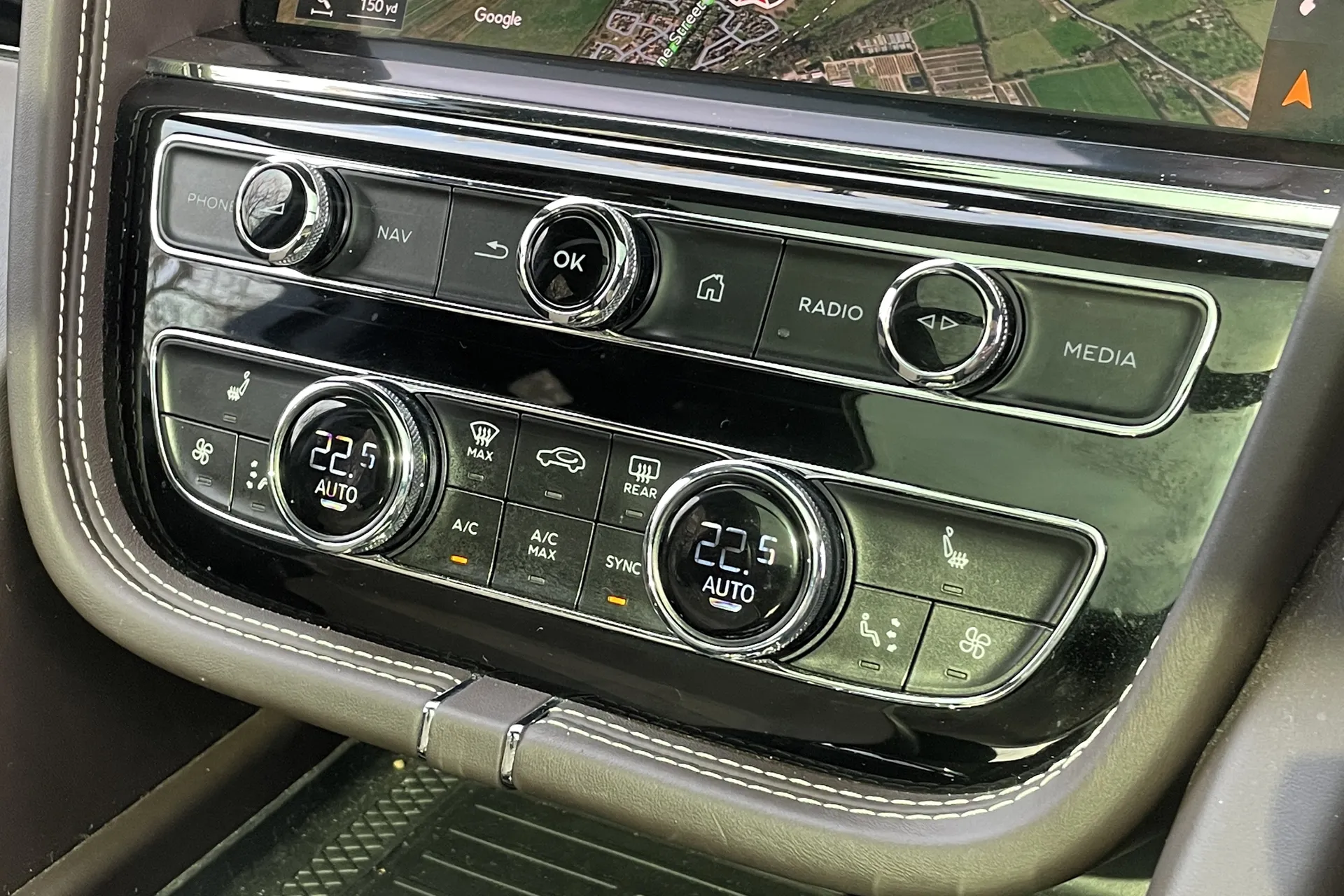 Bentley BENTAYGA thumbnail image number 43