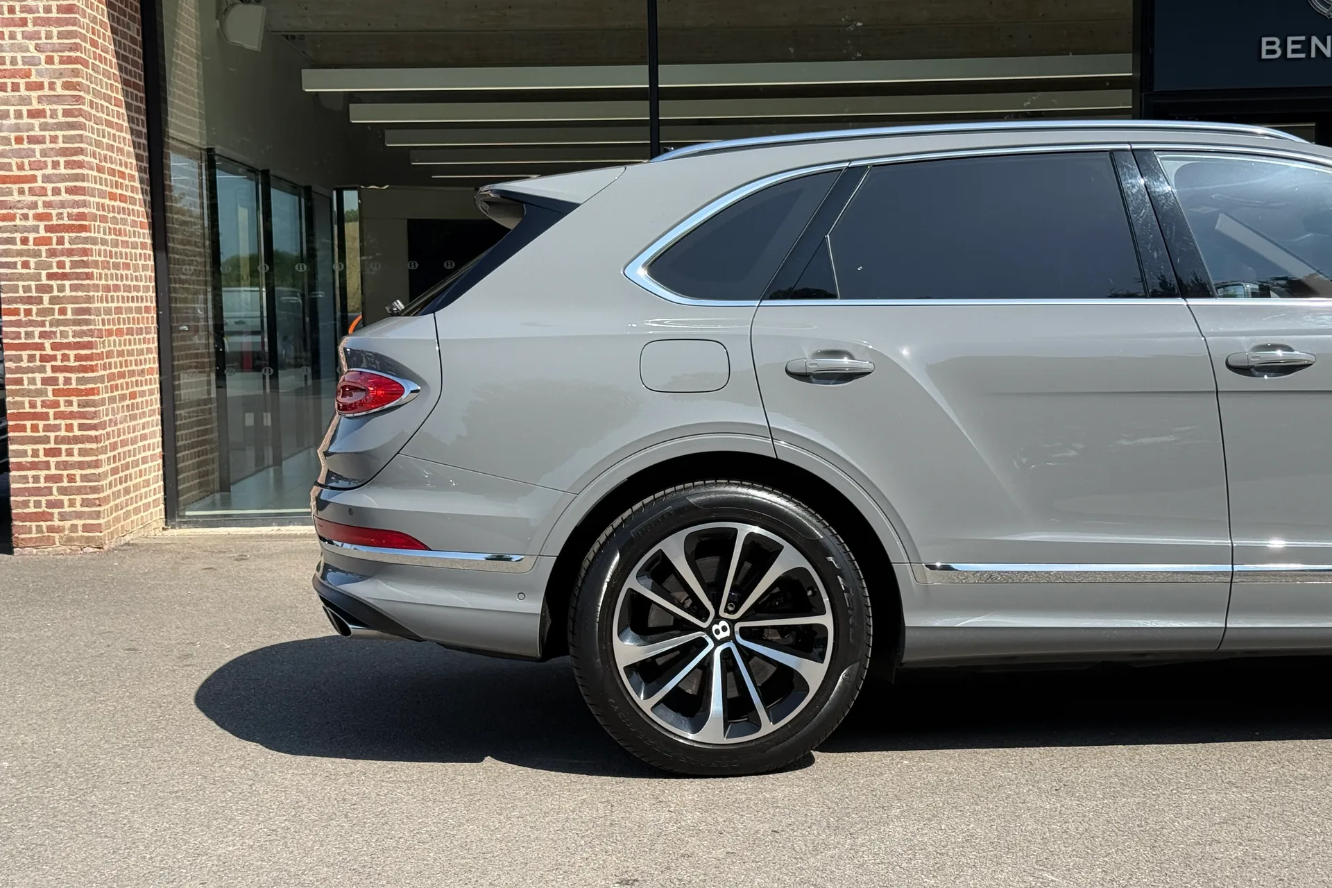 Bentley BENTAYGA thumbnail image number 70
