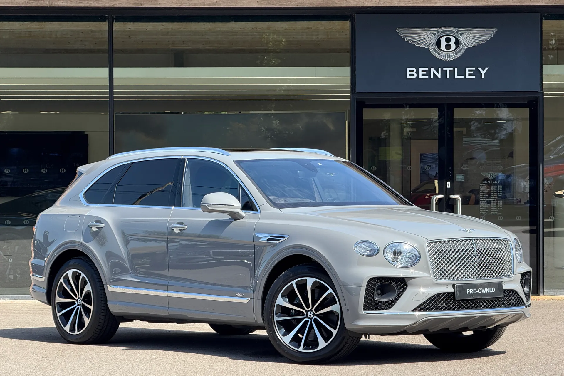 Bentley BENTAYGA focused image