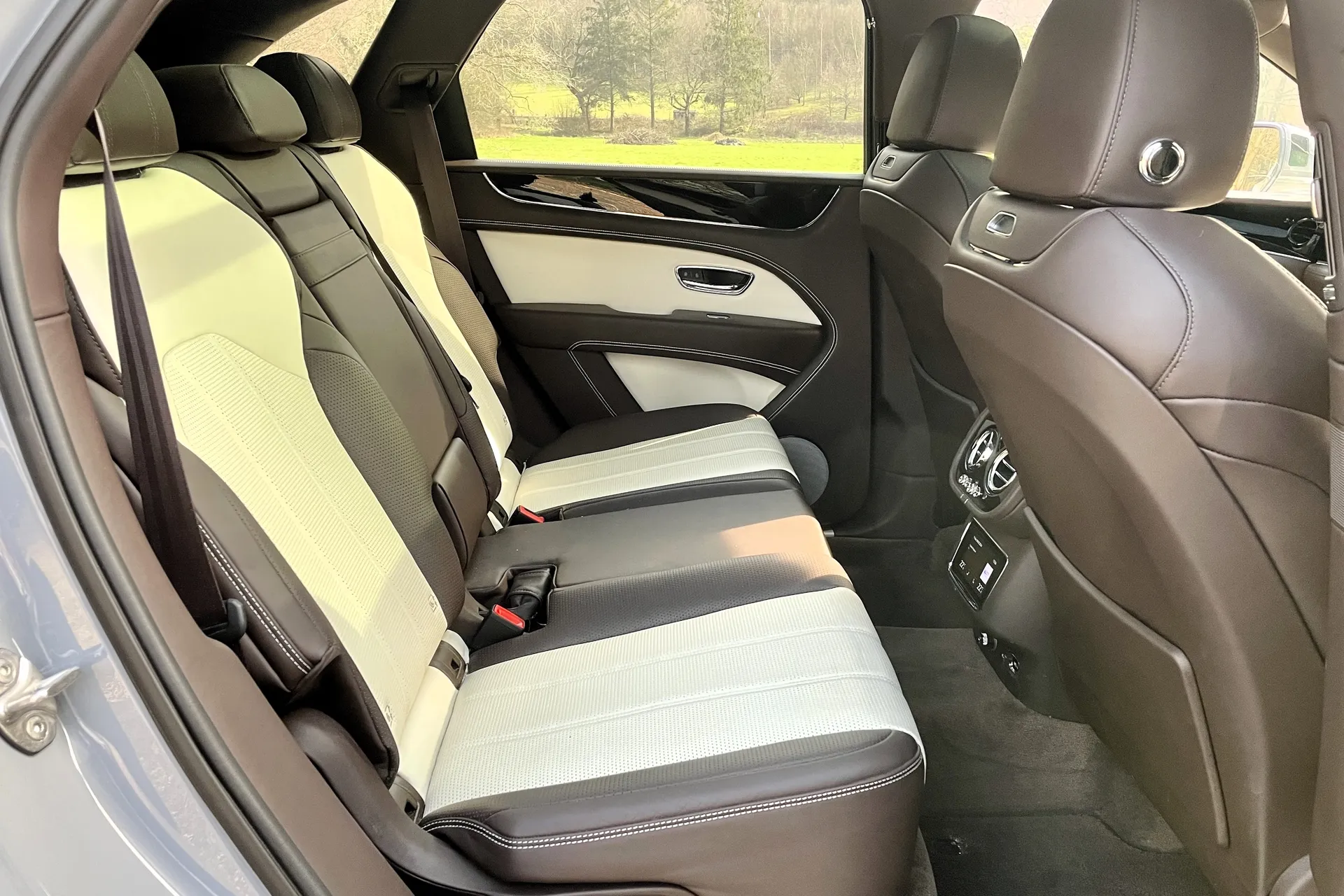 Bentley BENTAYGA thumbnail image number 23