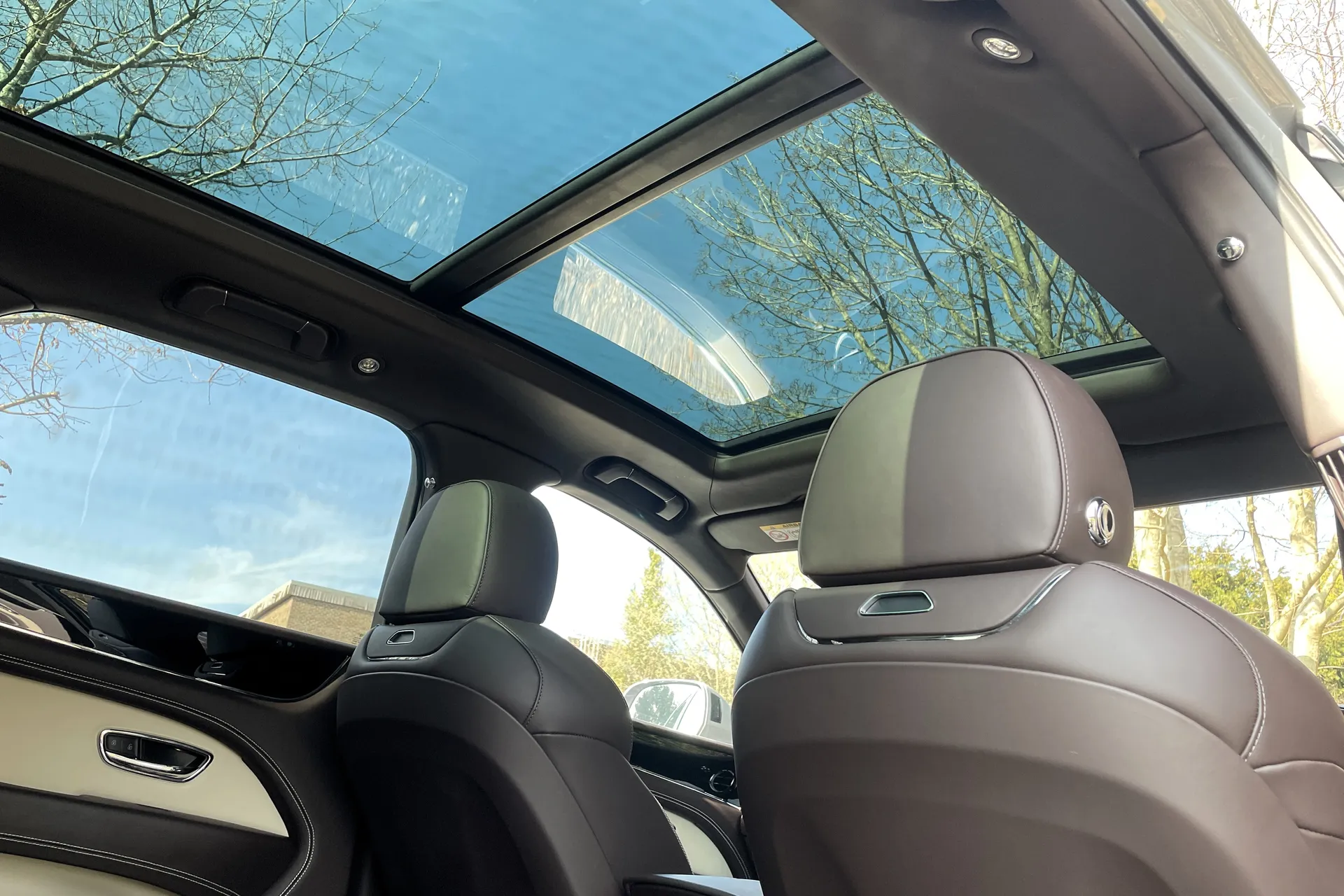 Bentley BENTAYGA thumbnail image number 5