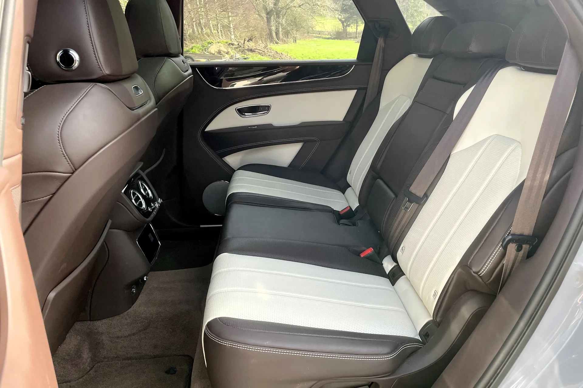 Bentley BENTAYGA thumbnail image number 27