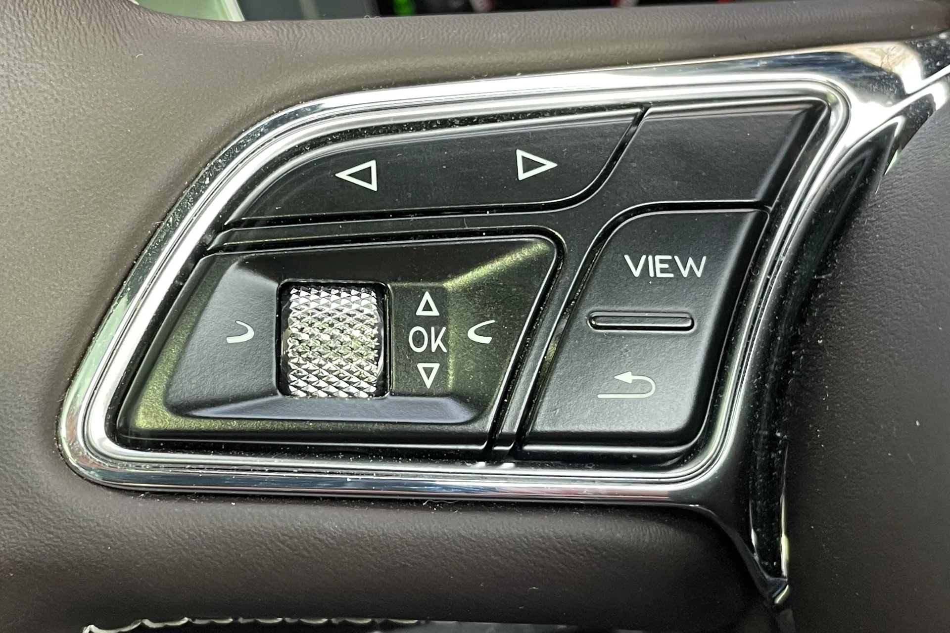 Bentley BENTAYGA thumbnail image number 46