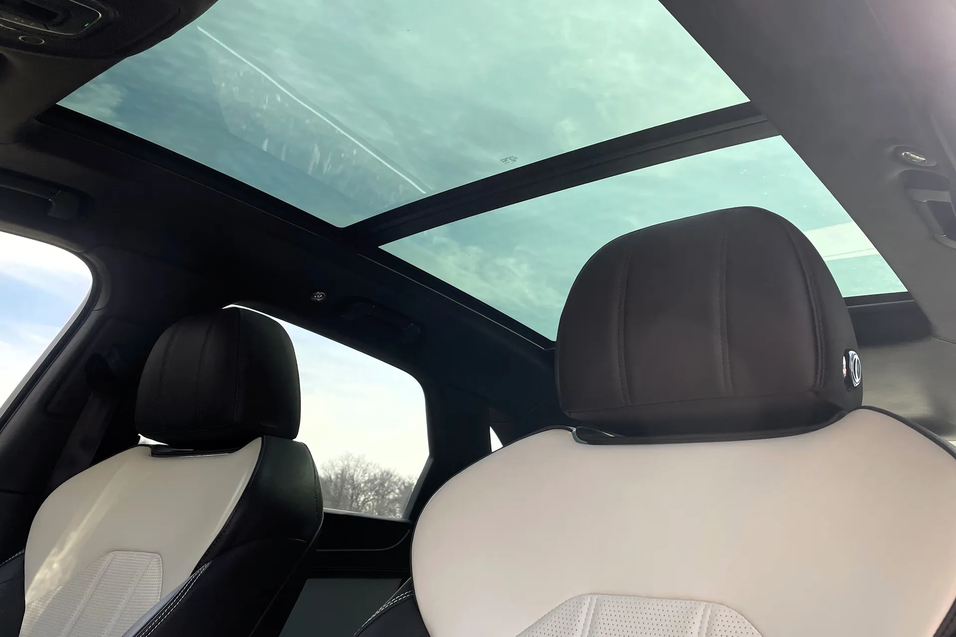 Bentley BENTAYGA thumbnail image number 4