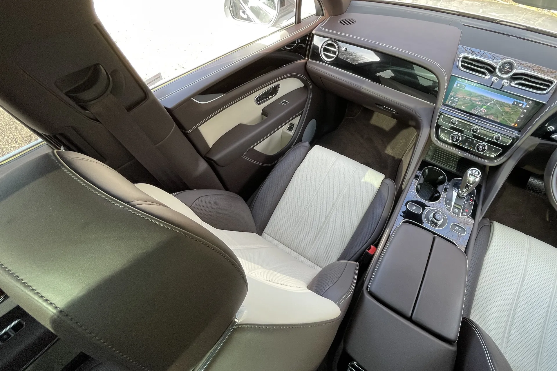 Bentley BENTAYGA thumbnail image number 30