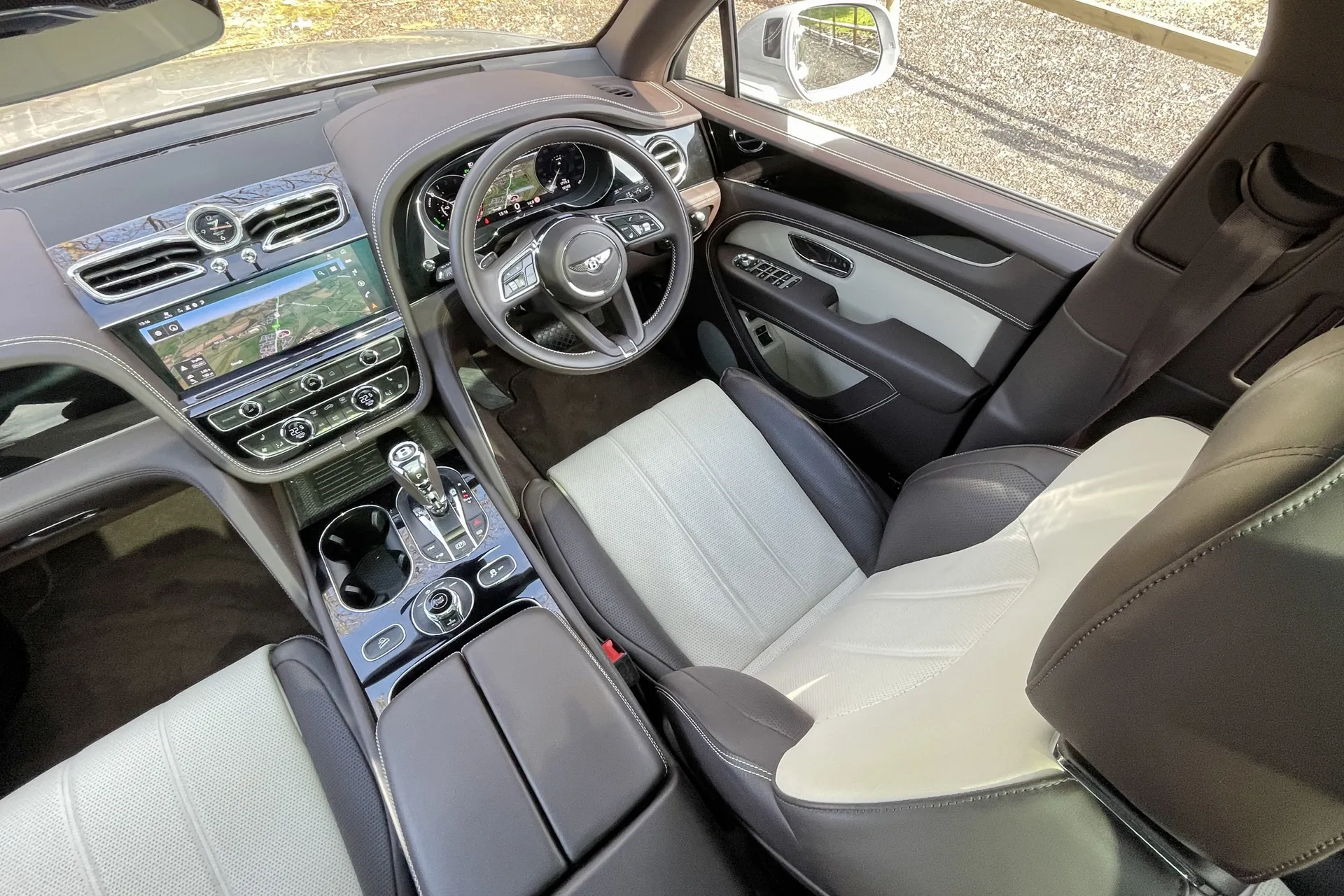 Bentley BENTAYGA thumbnail image number 31