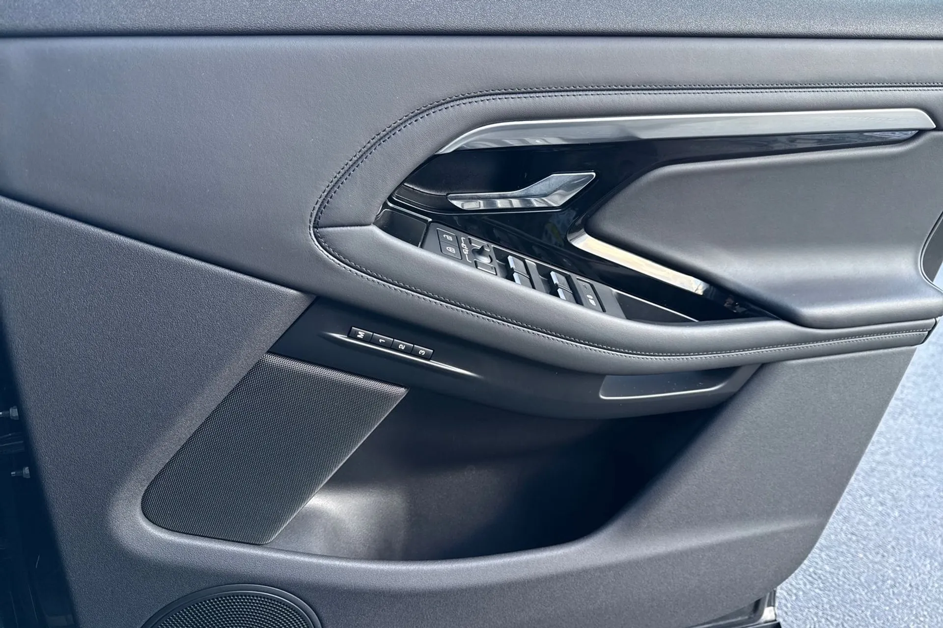 LAND ROVER RANGE ROVER EVOQUE thumbnail image number 47