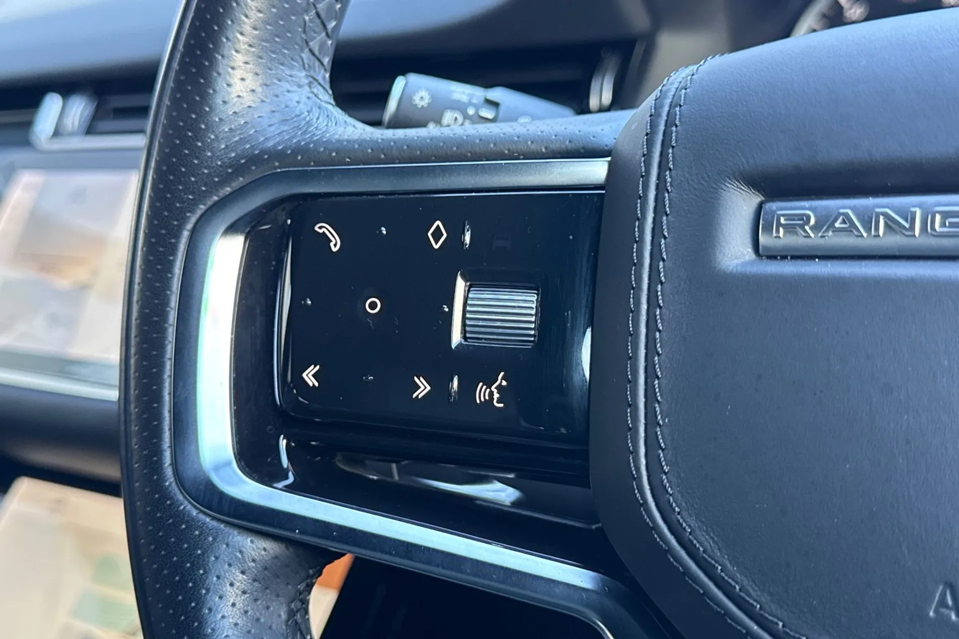 LAND ROVER RANGE ROVER EVOQUE thumbnail image number 44