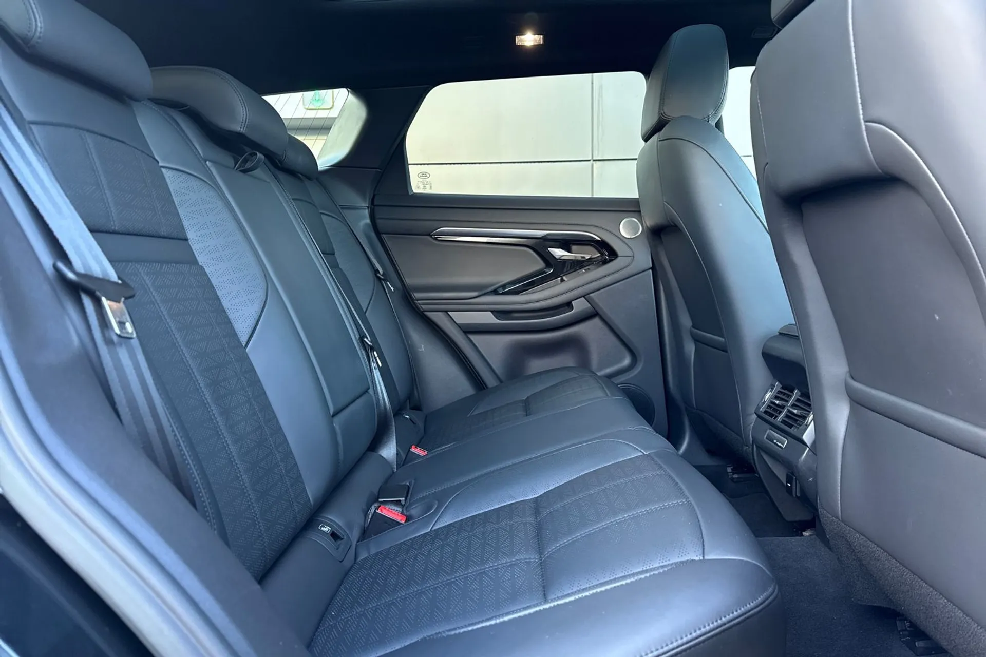 LAND ROVER RANGE ROVER EVOQUE thumbnail image number 22