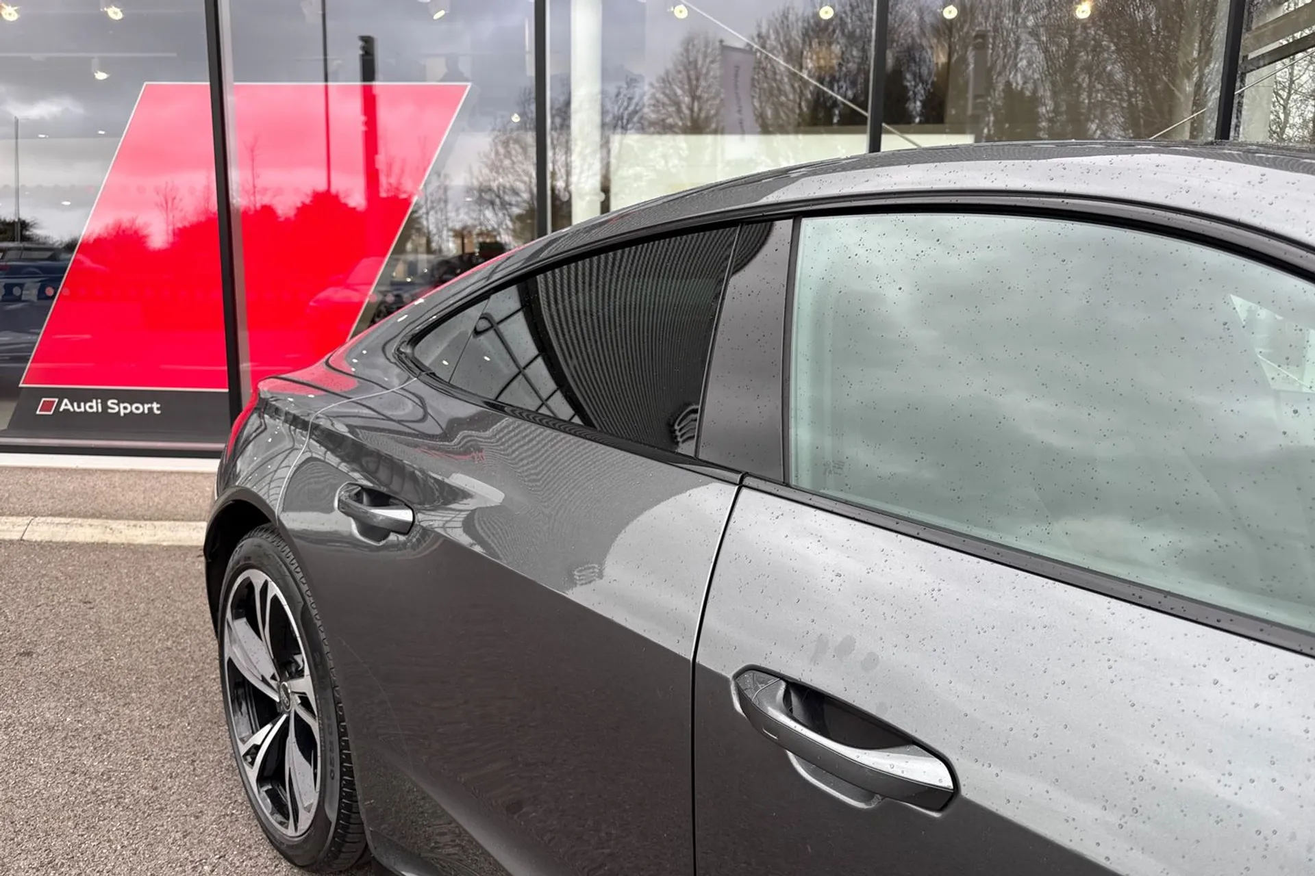 Audi e-tron GT thumbnail image number 26