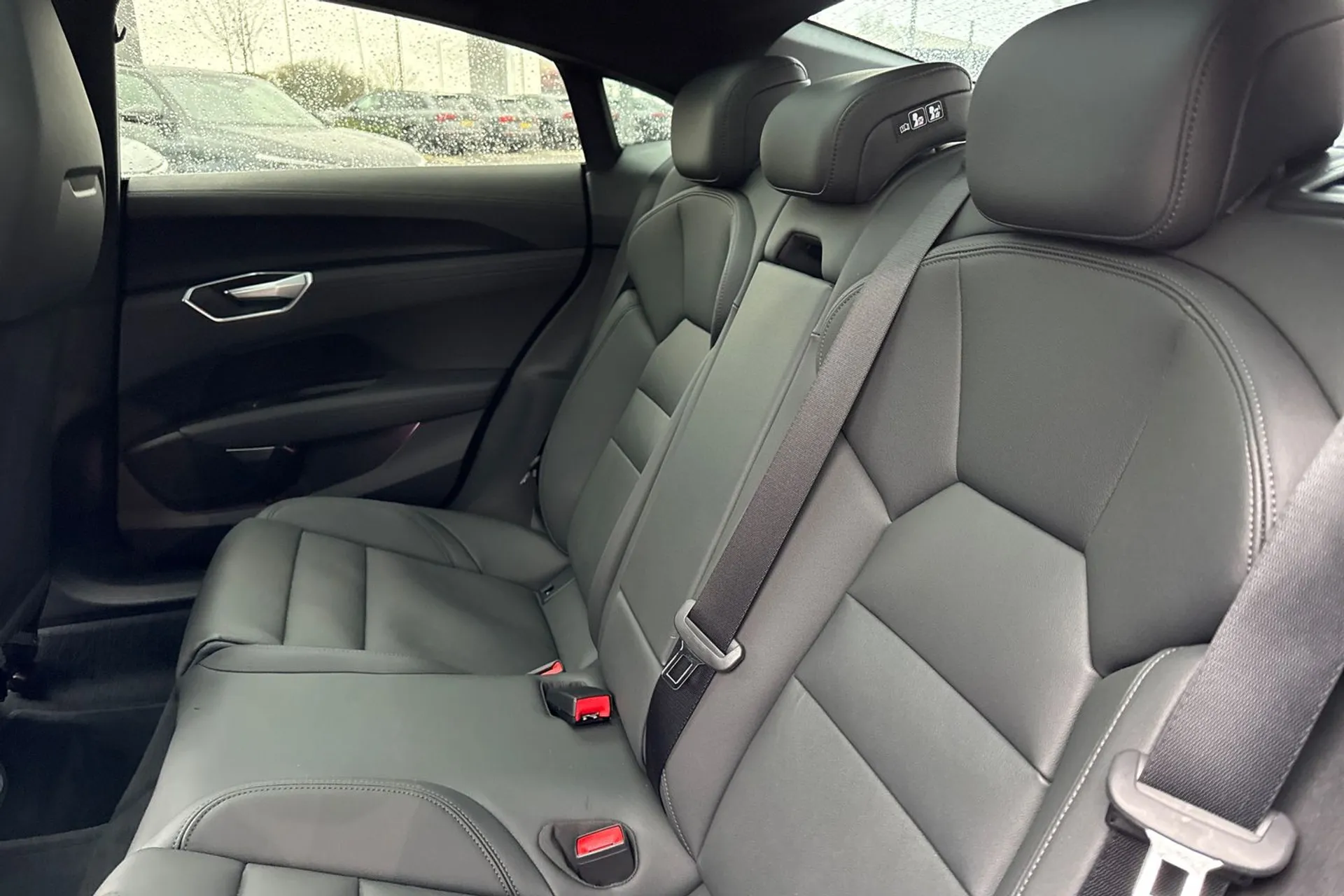 Audi e-tron GT thumbnail image number 49