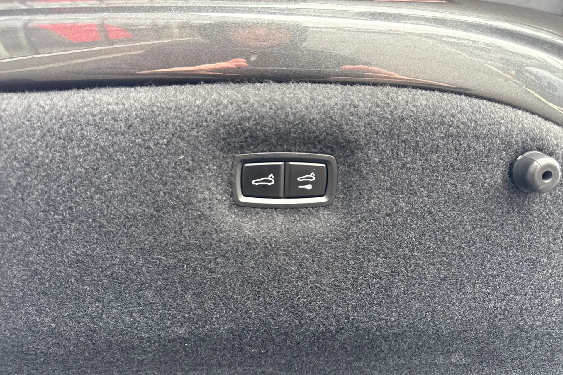 Audi e-tron GT thumbnail image number 36