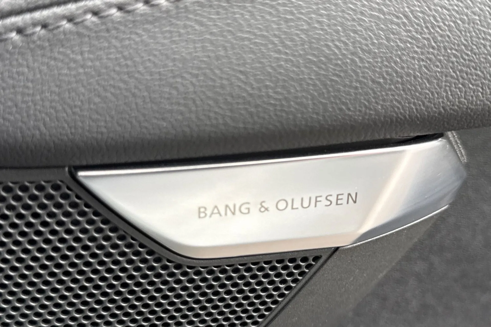 Audi e-tron GT thumbnail image number 20