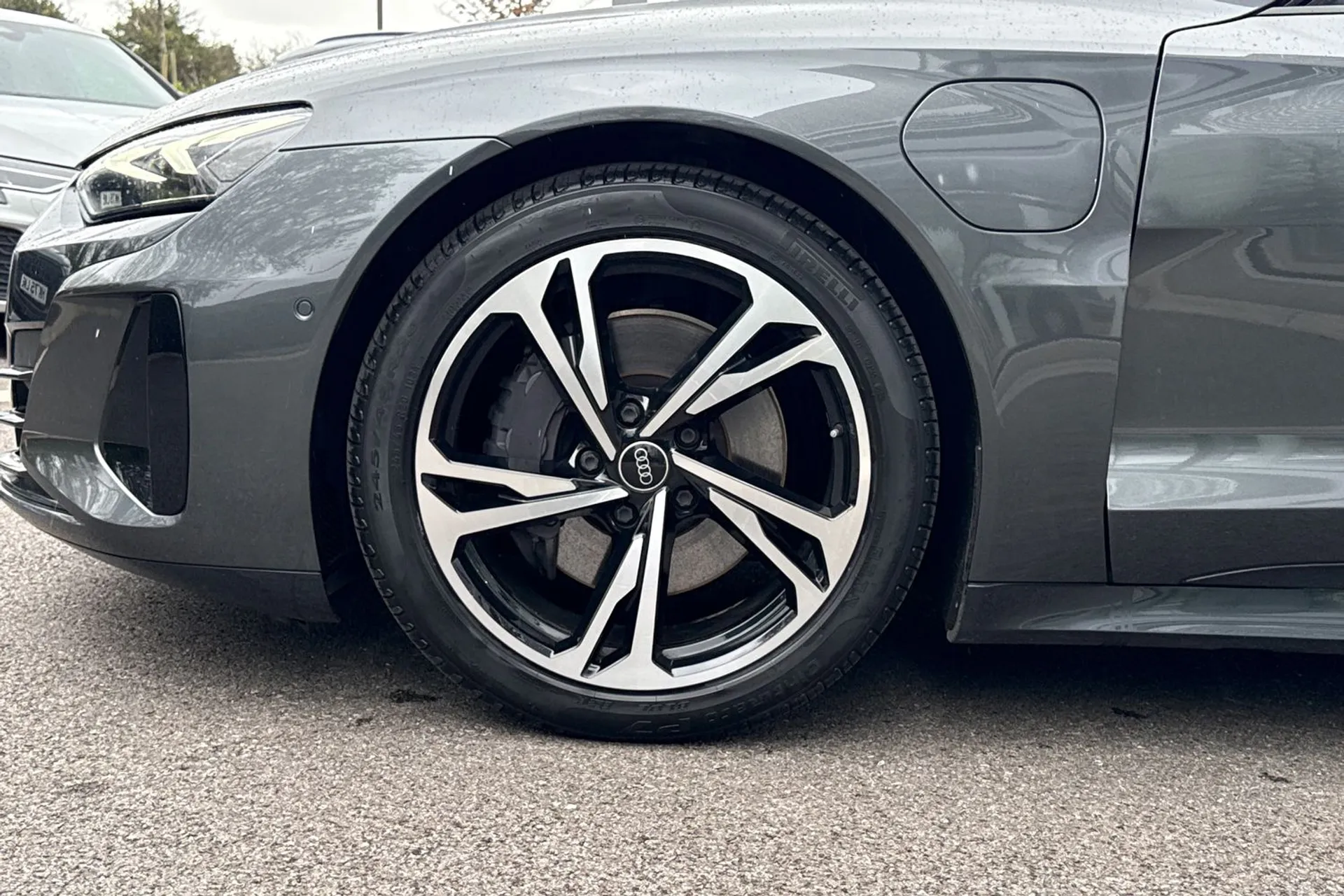 Audi e-tron GT thumbnail image number 24