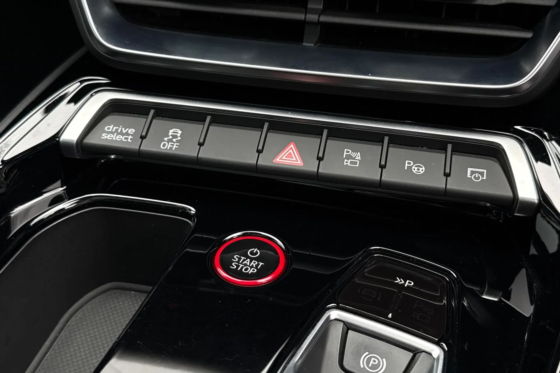 Audi e-tron GT thumbnail image number 27