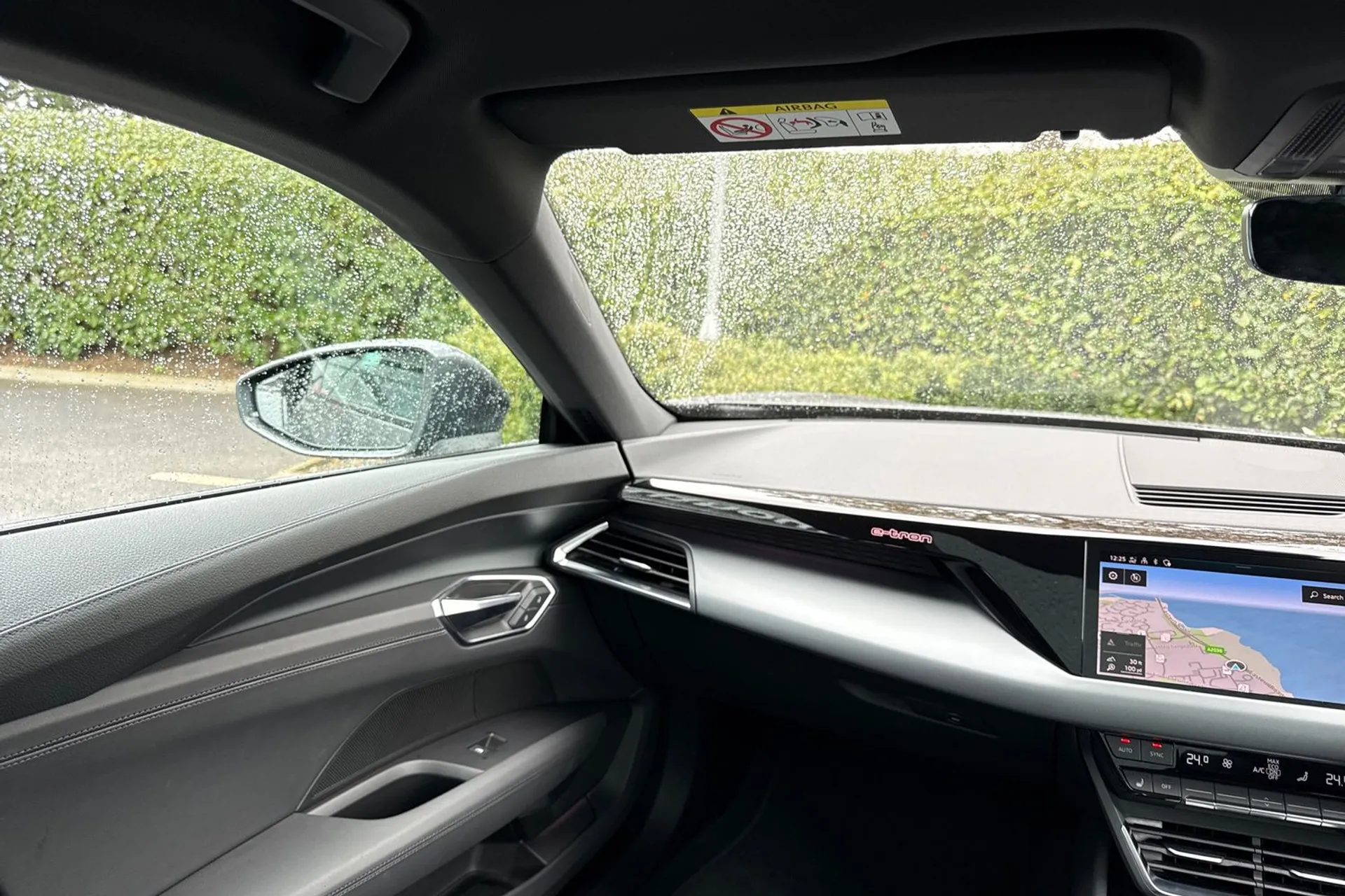 Audi e-tron GT thumbnail image number 51