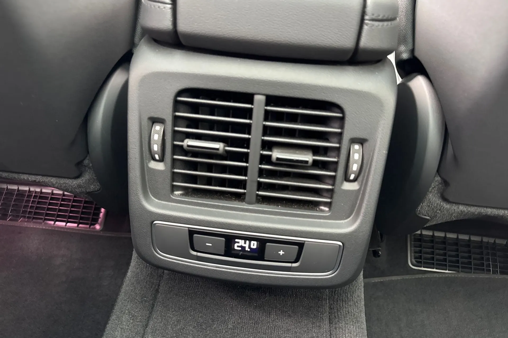 Audi e-tron GT thumbnail image number 46