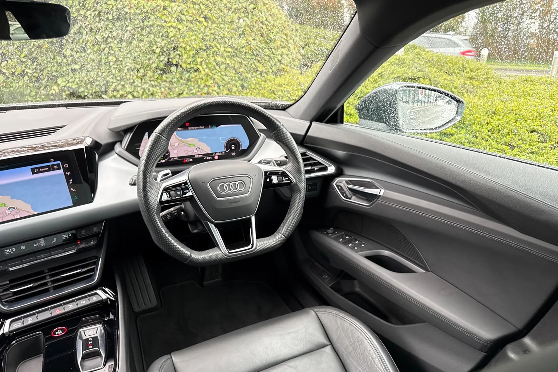 Audi e-tron GT thumbnail image number 52